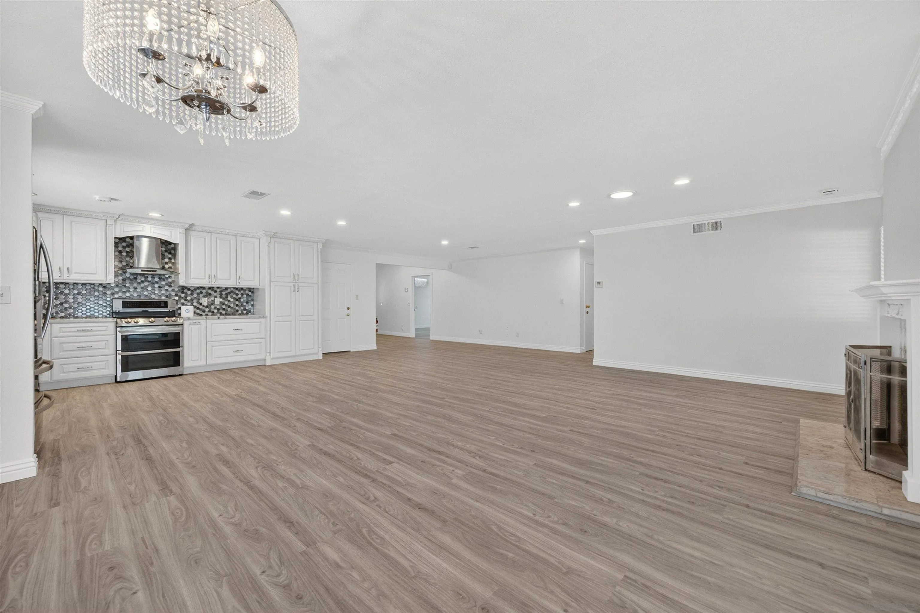 https://cdn.realtyfeed.com/cdn/127/260011293/d3cb04fefad23232eb062a02b1db8e26.webp