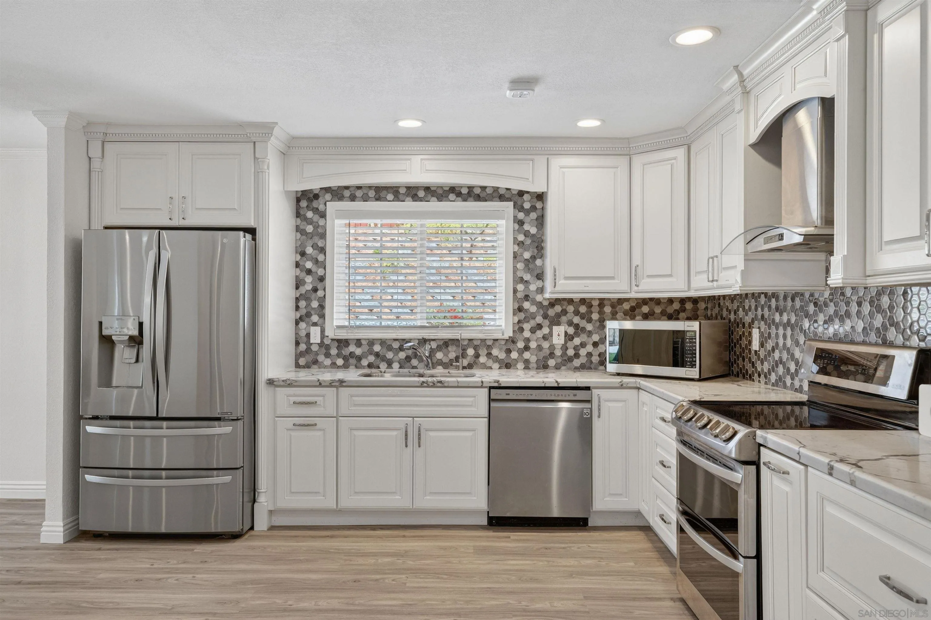 https://cdn.realtyfeed.com/cdn/127/260011293/fc531090e5102da8429f2fe79cddb74d.webp