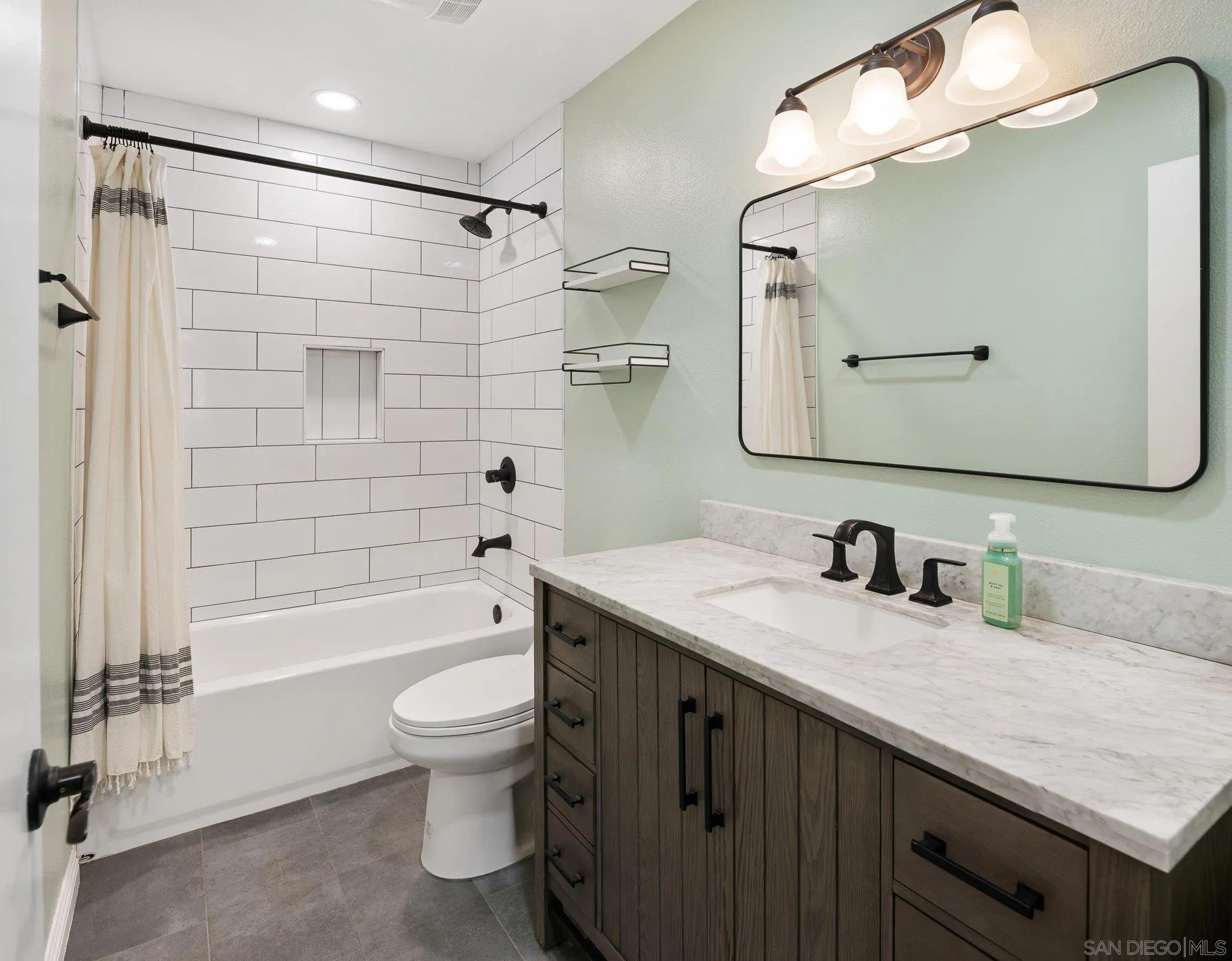 Photo #15: 260011294 Listing: Photo #15