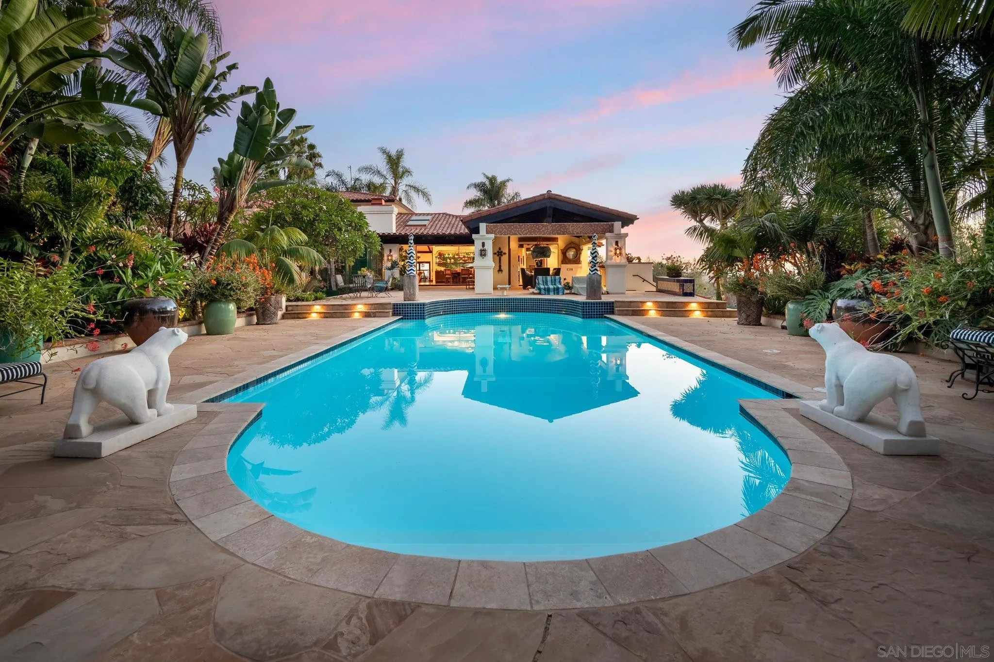 https://cdn.realtyfeed.com/cdn/127/260011303/48a17ab3f2415ff78622cc499f8bc065.webp