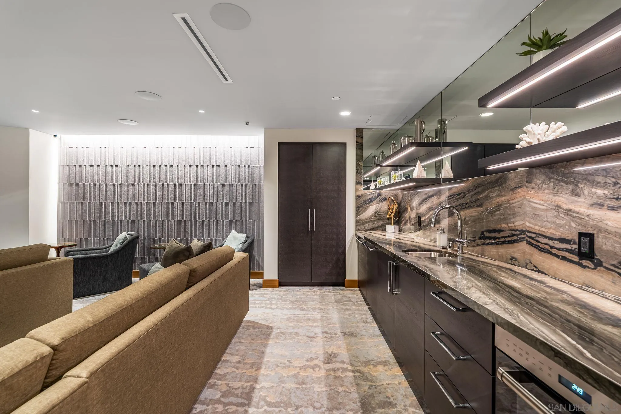 https://cdn.realtyfeed.com/cdn/127/260011306/0282a264b36764620168f9bfa3c16187.webp
