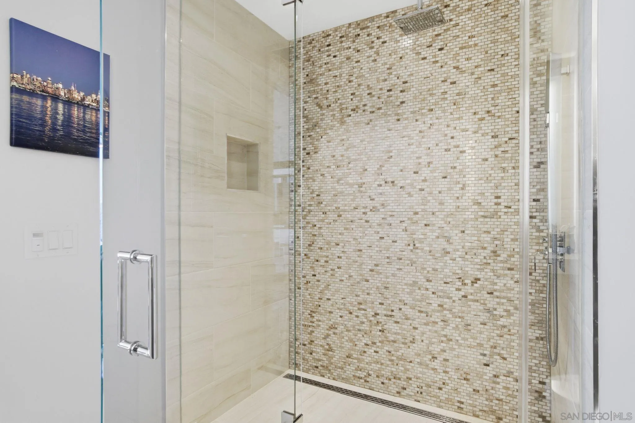 https://cdn.realtyfeed.com/cdn/127/260011306/7751243af7ef6fb54337300ba24a118b.webp
