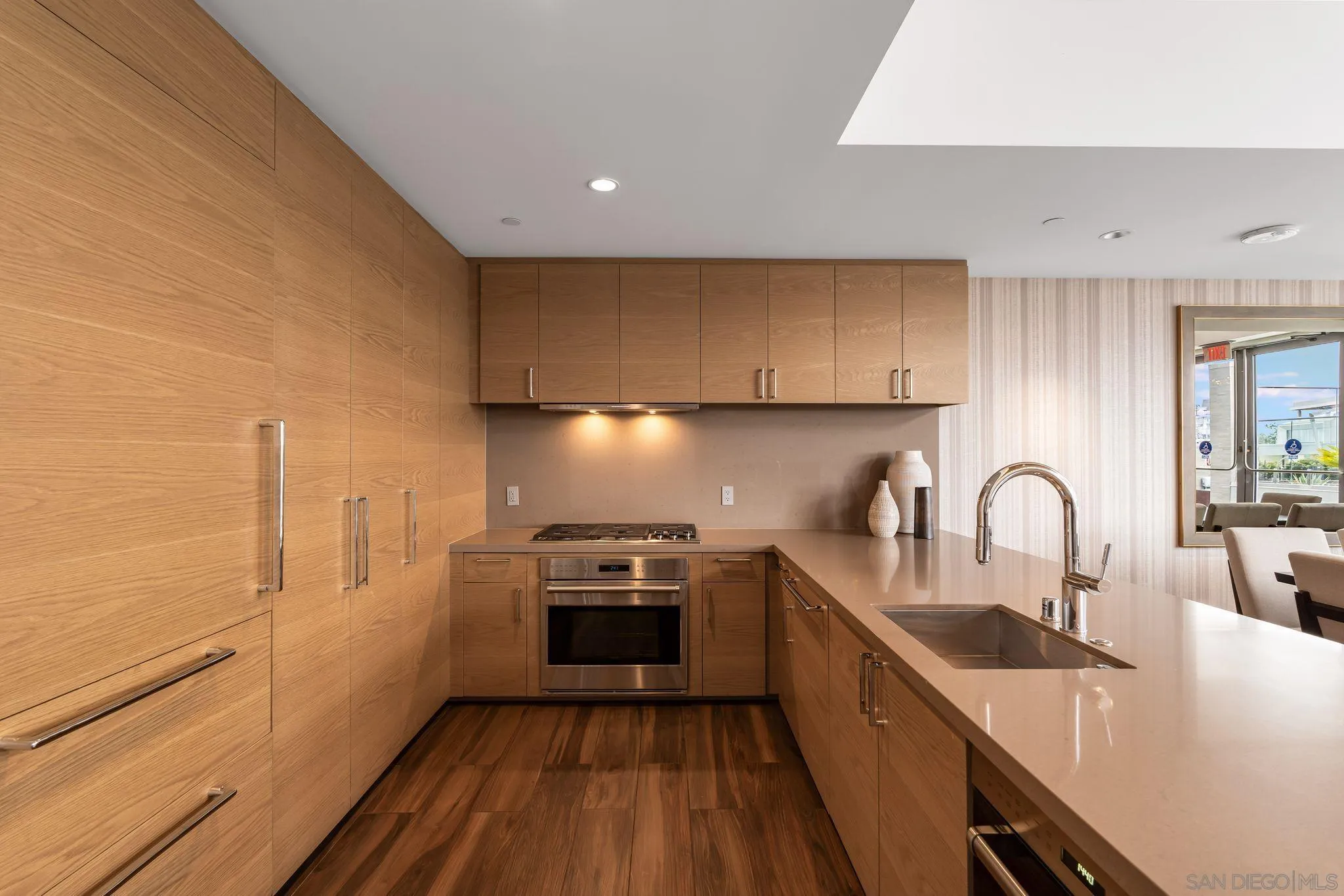 https://cdn.realtyfeed.com/cdn/127/260011306/cb77965b017d63dbca200631e007aa1b.webp