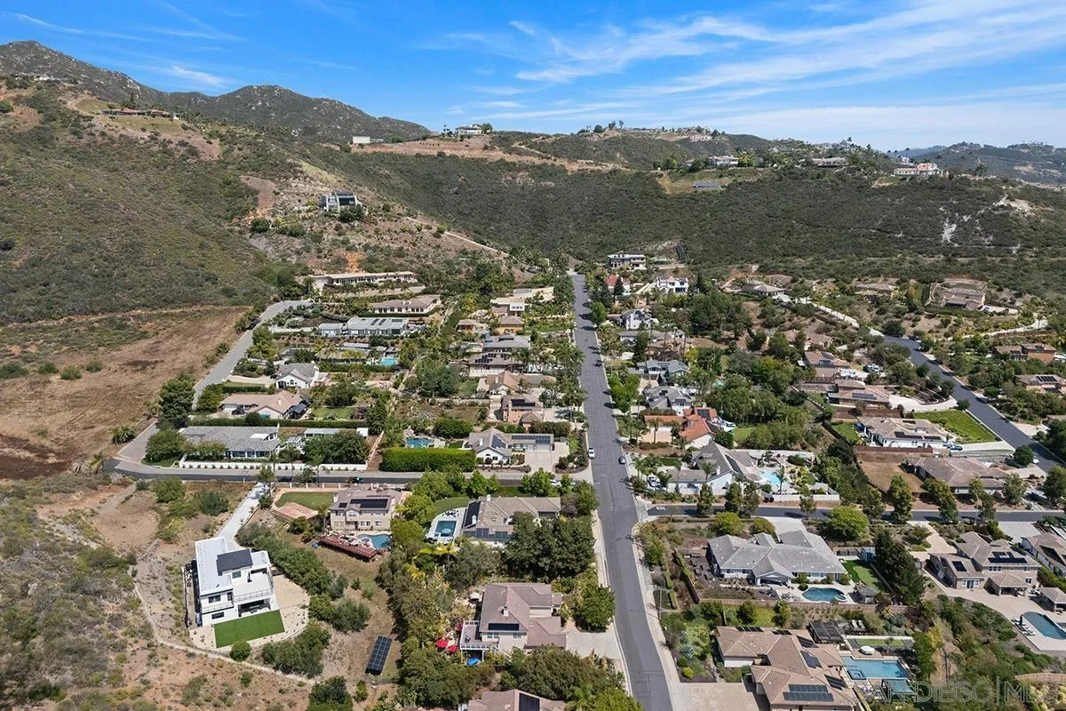 https://cdn.realtyfeed.com/cdn/127/260011308/83e7dc96a6ea6cfffbf2184b1c141465.webp