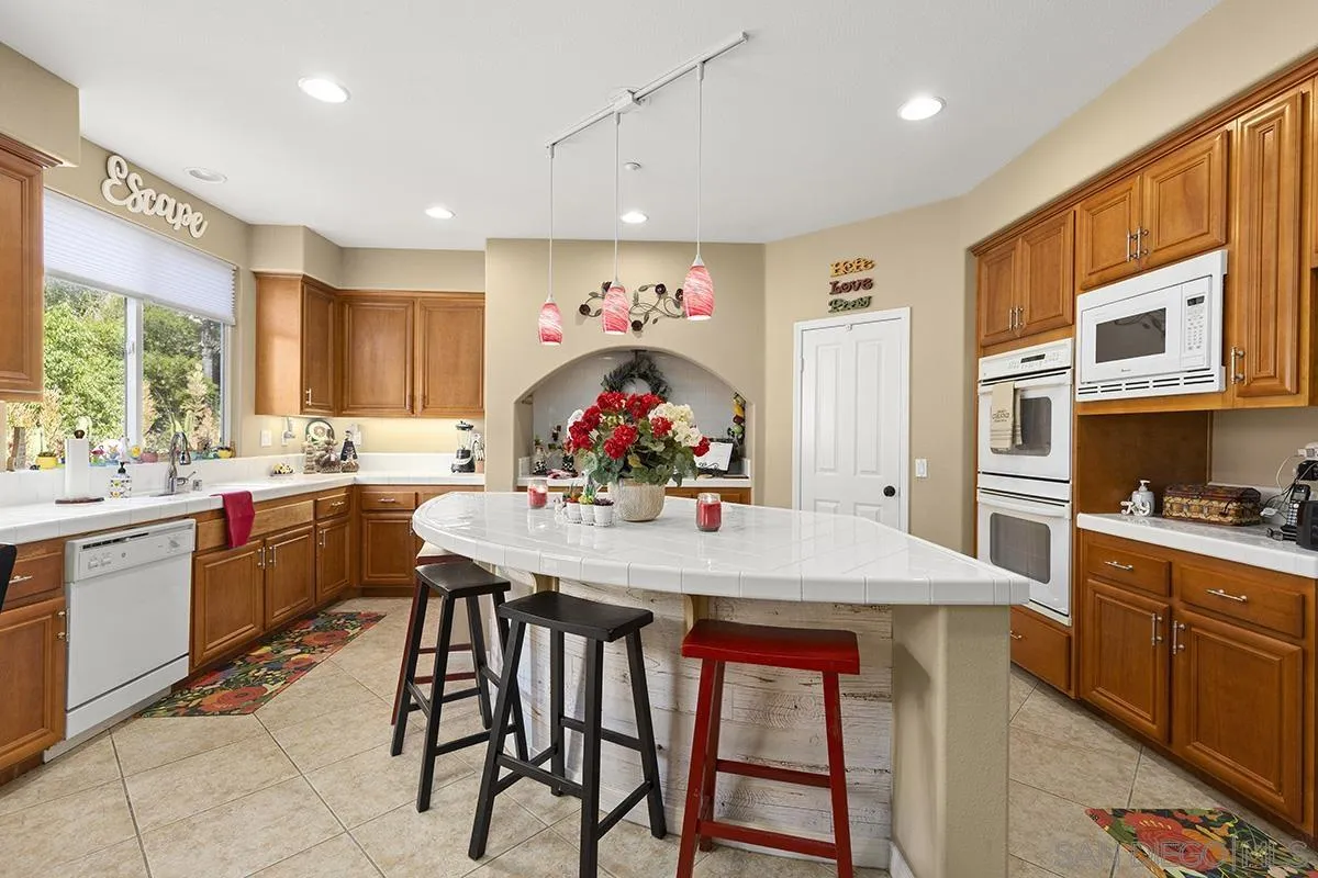 https://cdn.realtyfeed.com/cdn/127/260011308/a340245ab4e98339bd48c4e2814e1b75.webp