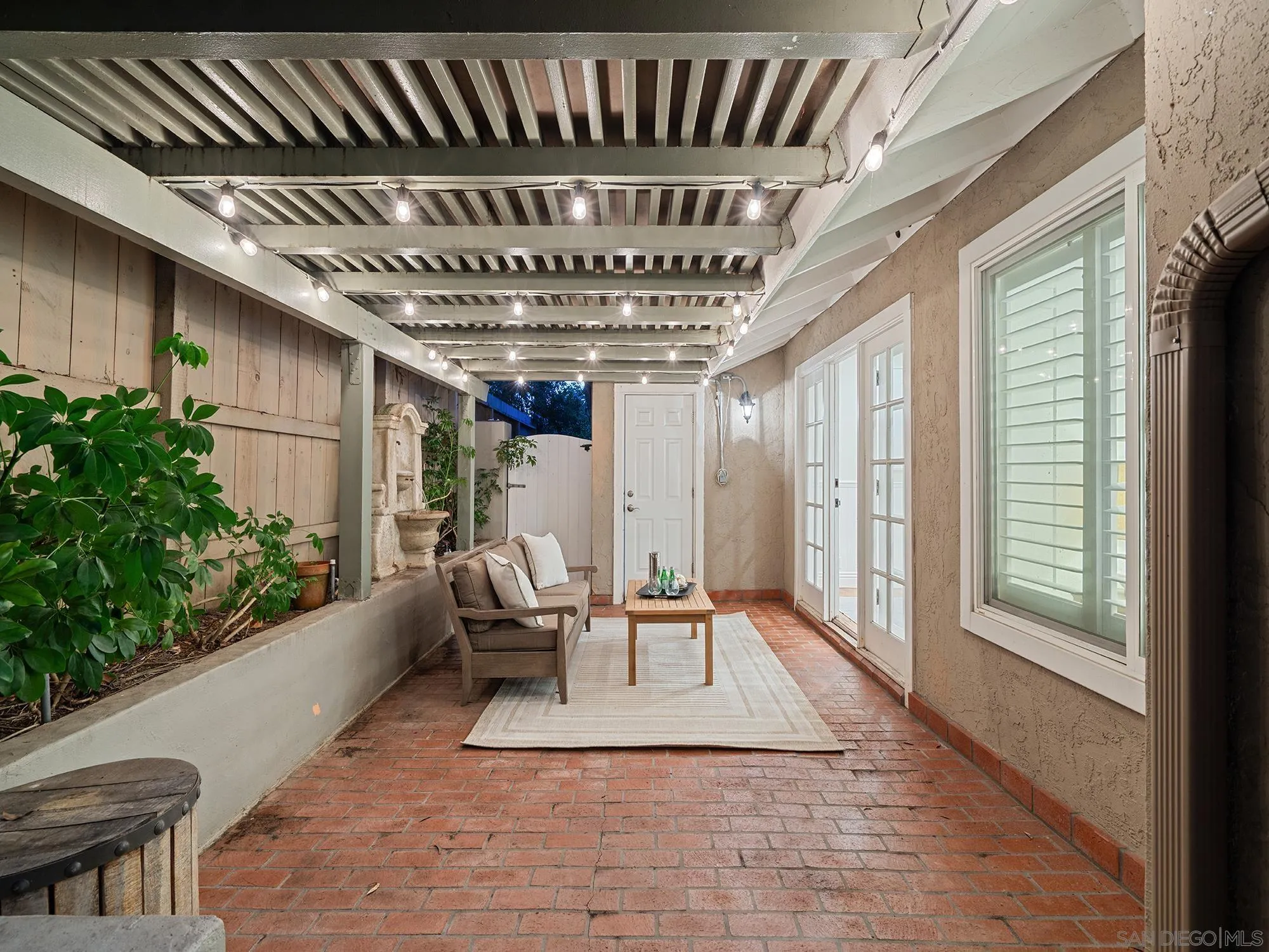 https://cdn.realtyfeed.com/cdn/127/260011310/b0d273606b70312a99d740eaa94f43b5.webp