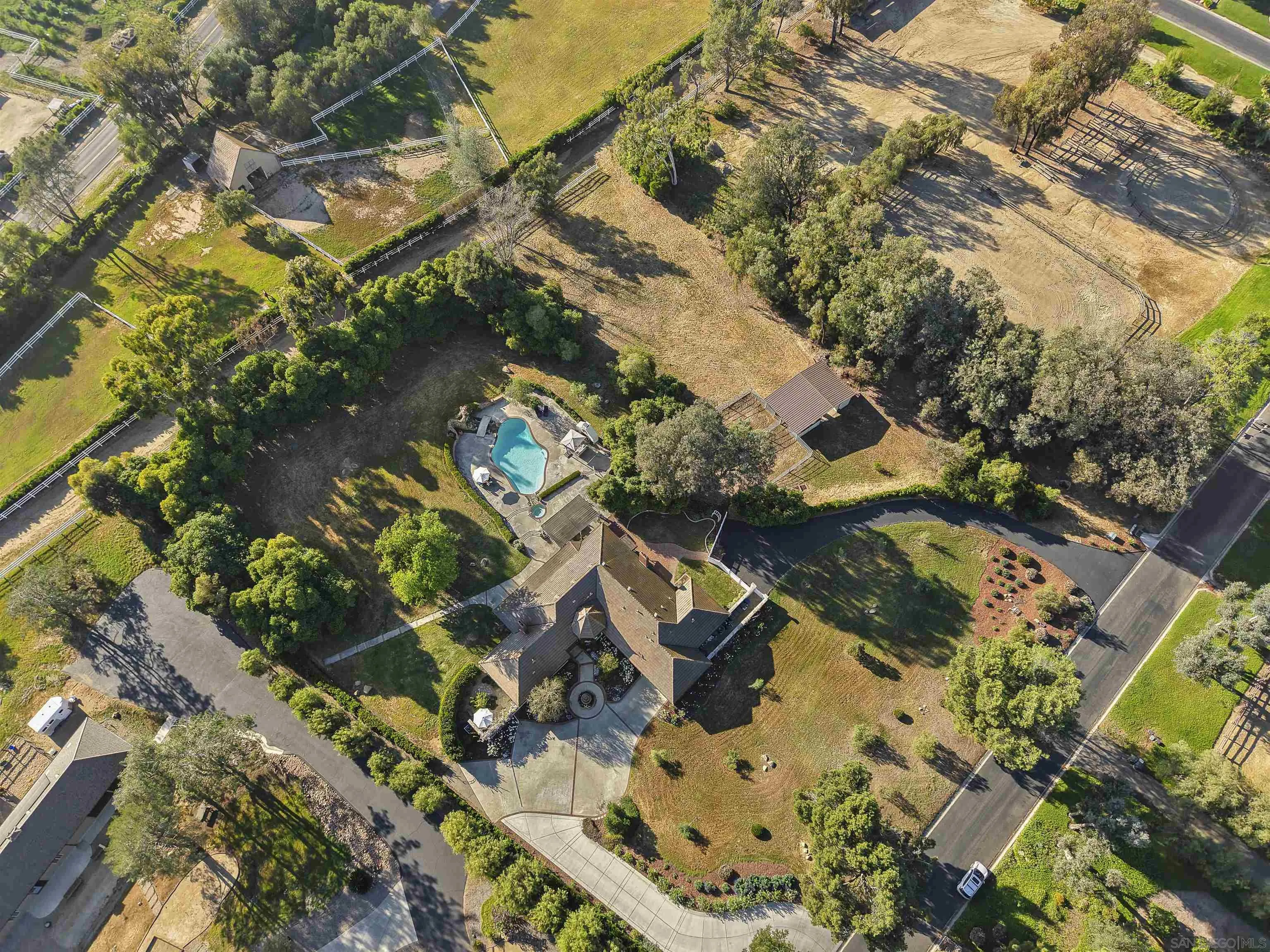 https://cdn.realtyfeed.com/cdn/127/260011312/baeb88627f9d07a4d69788feb40504d7.webp