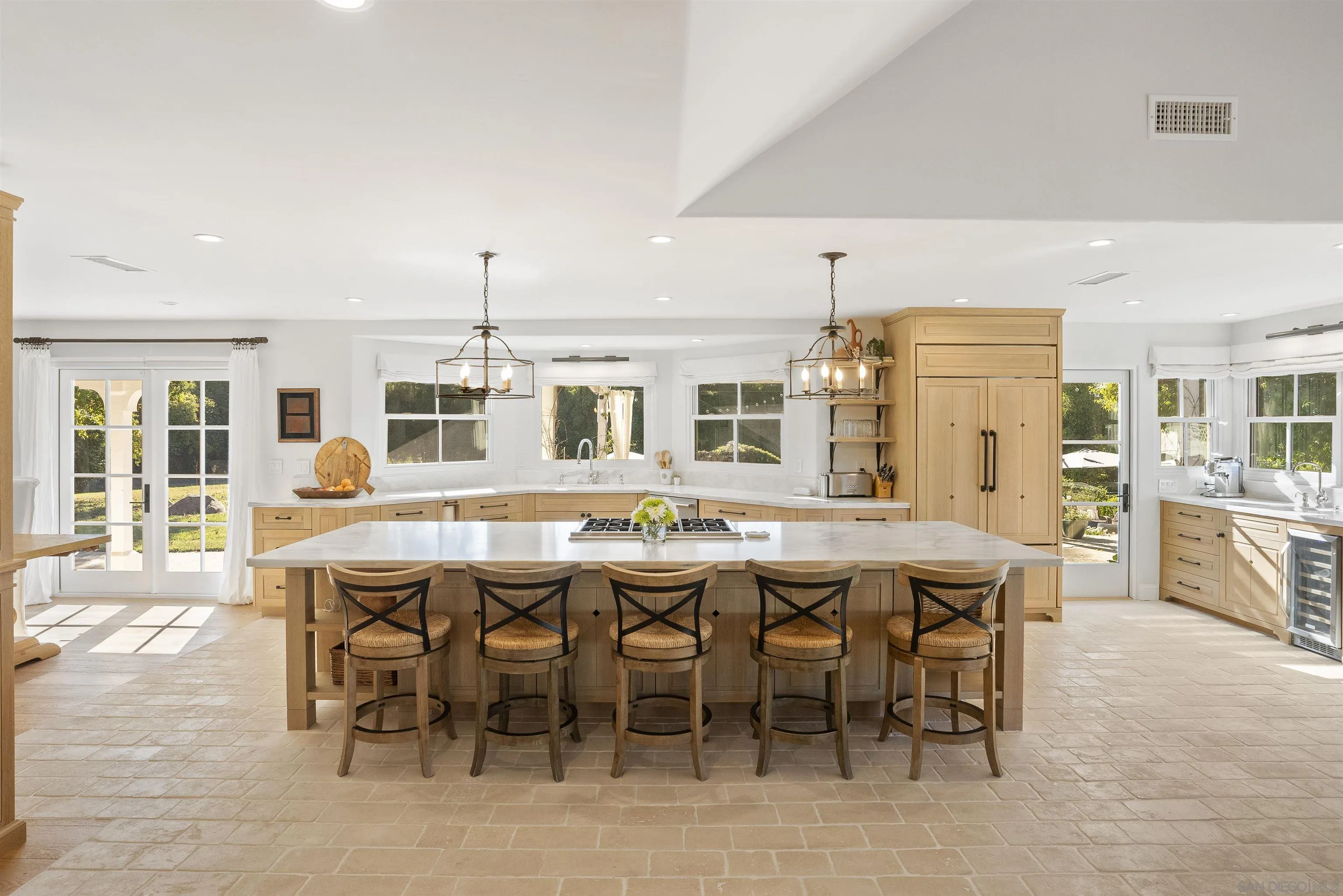 https://cdn.realtyfeed.com/cdn/127/260011312/c67d2684e7385a32775bfdff30092f50.webp