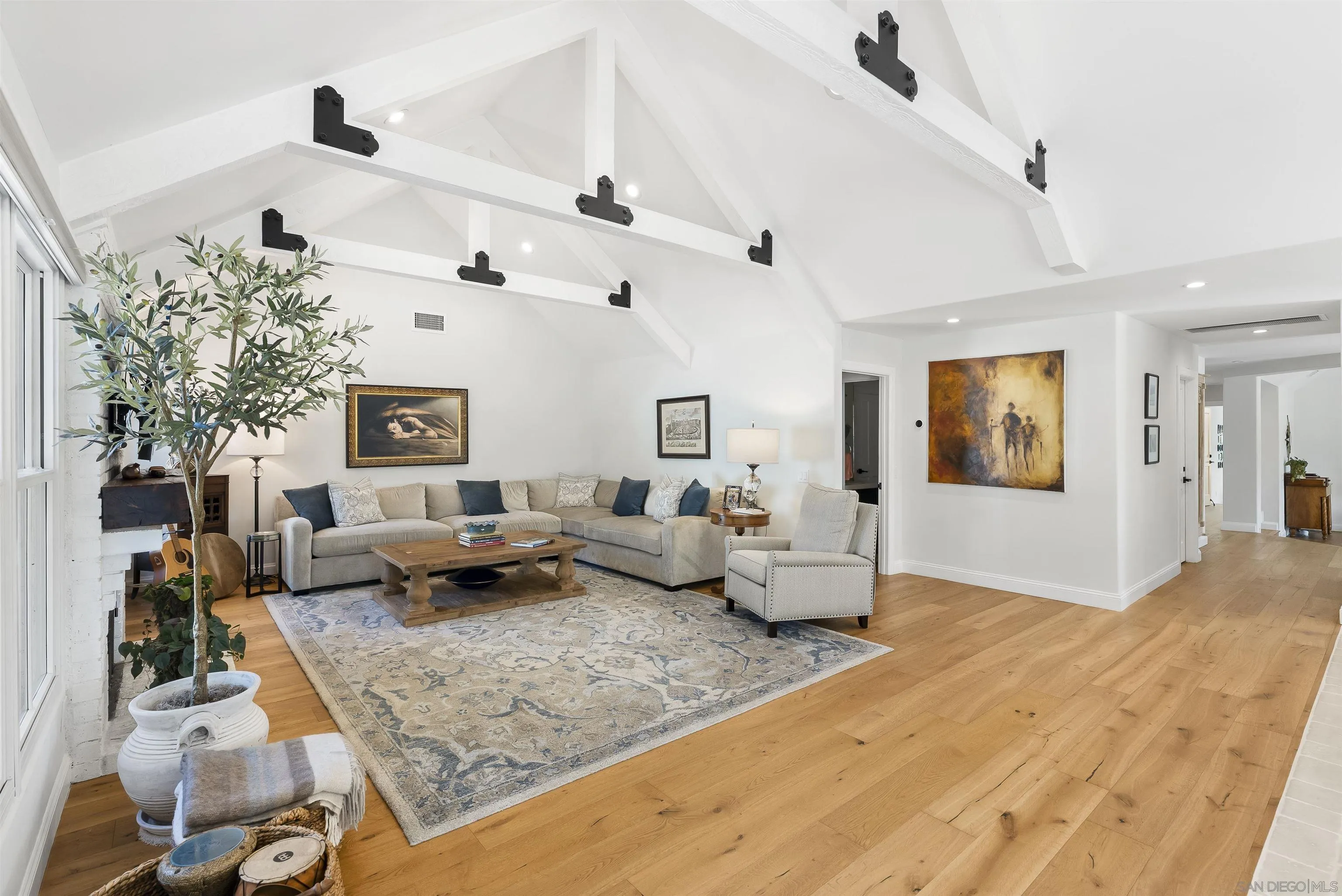 https://cdn.realtyfeed.com/cdn/127/260011312/df9ffb2b53c8dec5a68cc18c8940f97a.webp