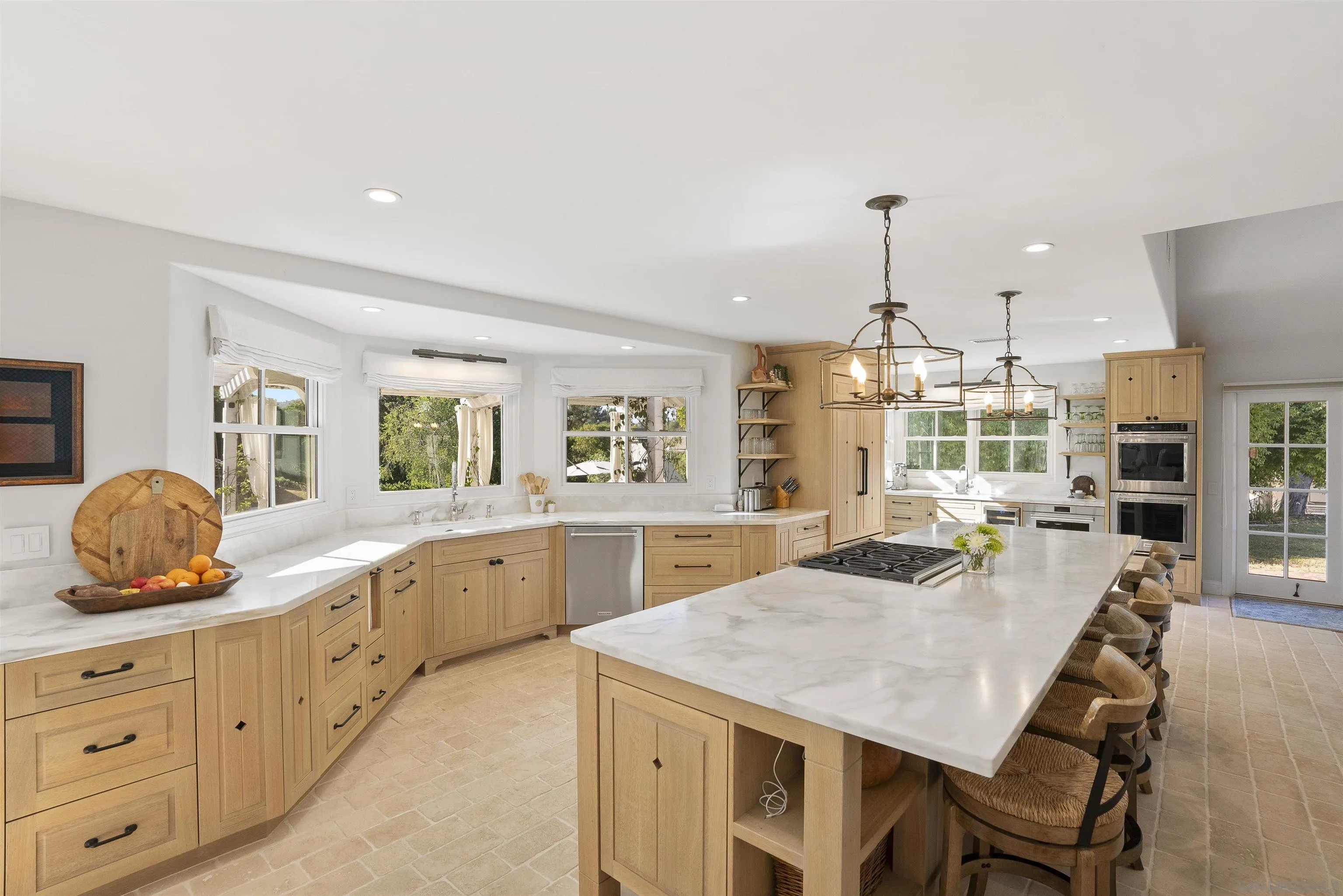 https://cdn.realtyfeed.com/cdn/127/260011312/e3a9adf9118847bde71dc1a91b387dcd.webp
