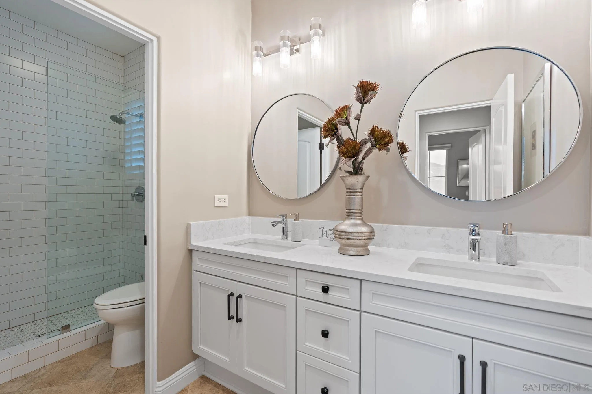 https://cdn.realtyfeed.com/cdn/127/260011314/a0182e71cb54c45e9735adbb4b96c64a.webp