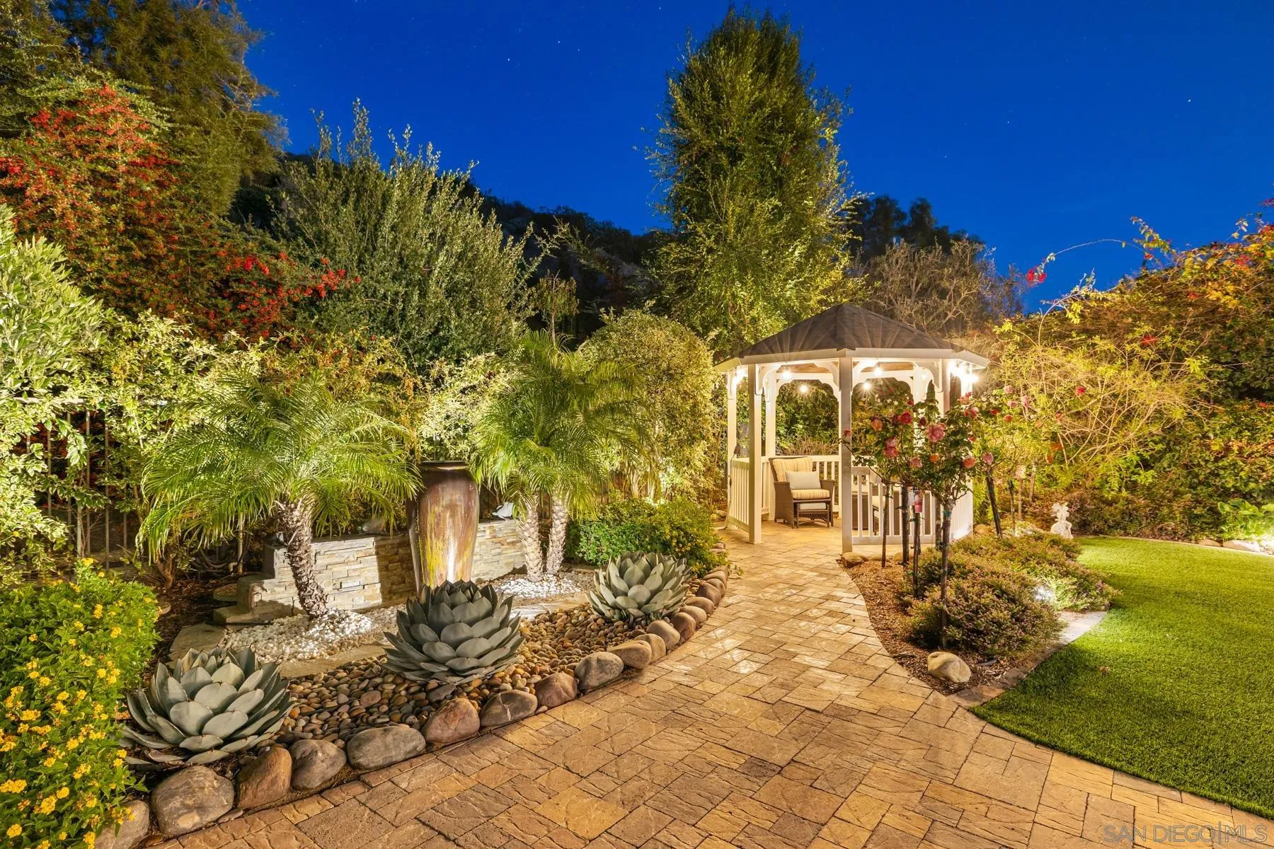 https://cdn.realtyfeed.com/cdn/127/260011314/dc969a63ea554030e2cb43a7a1e6f6ef.webp