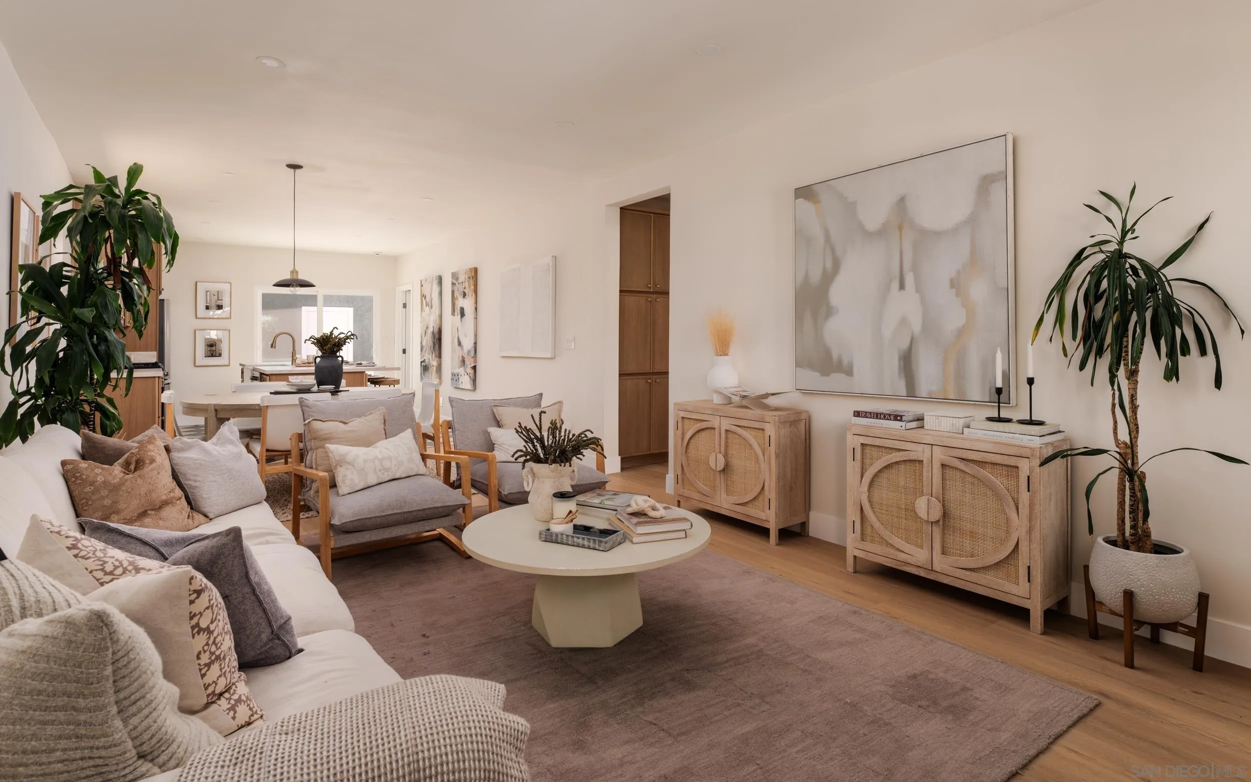 https://cdn.realtyfeed.com/cdn/127/260011319/c6031e27c197fa098f2850cb25a091ca.webp