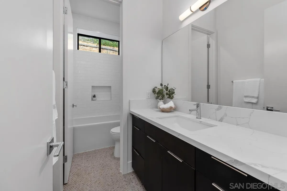 https://cdn.realtyfeed.com/cdn/127/260011321/c4f9e90533884601f1b48e7814c7eae9.webp