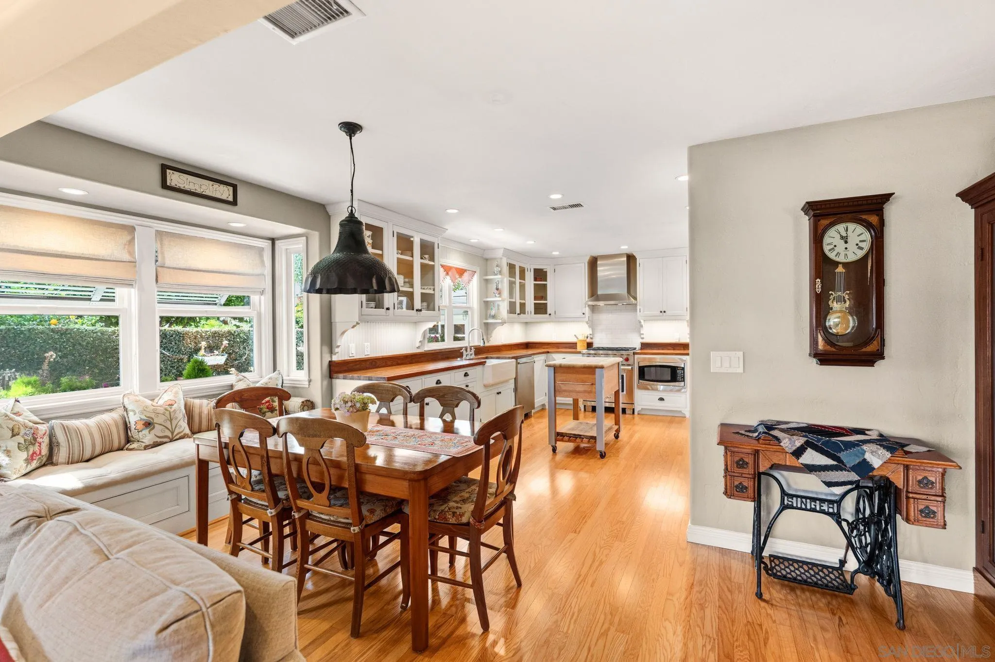https://cdn.realtyfeed.com/cdn/127/260011323/081bbc4c7003fd906f97f997ddeb76e6.webp