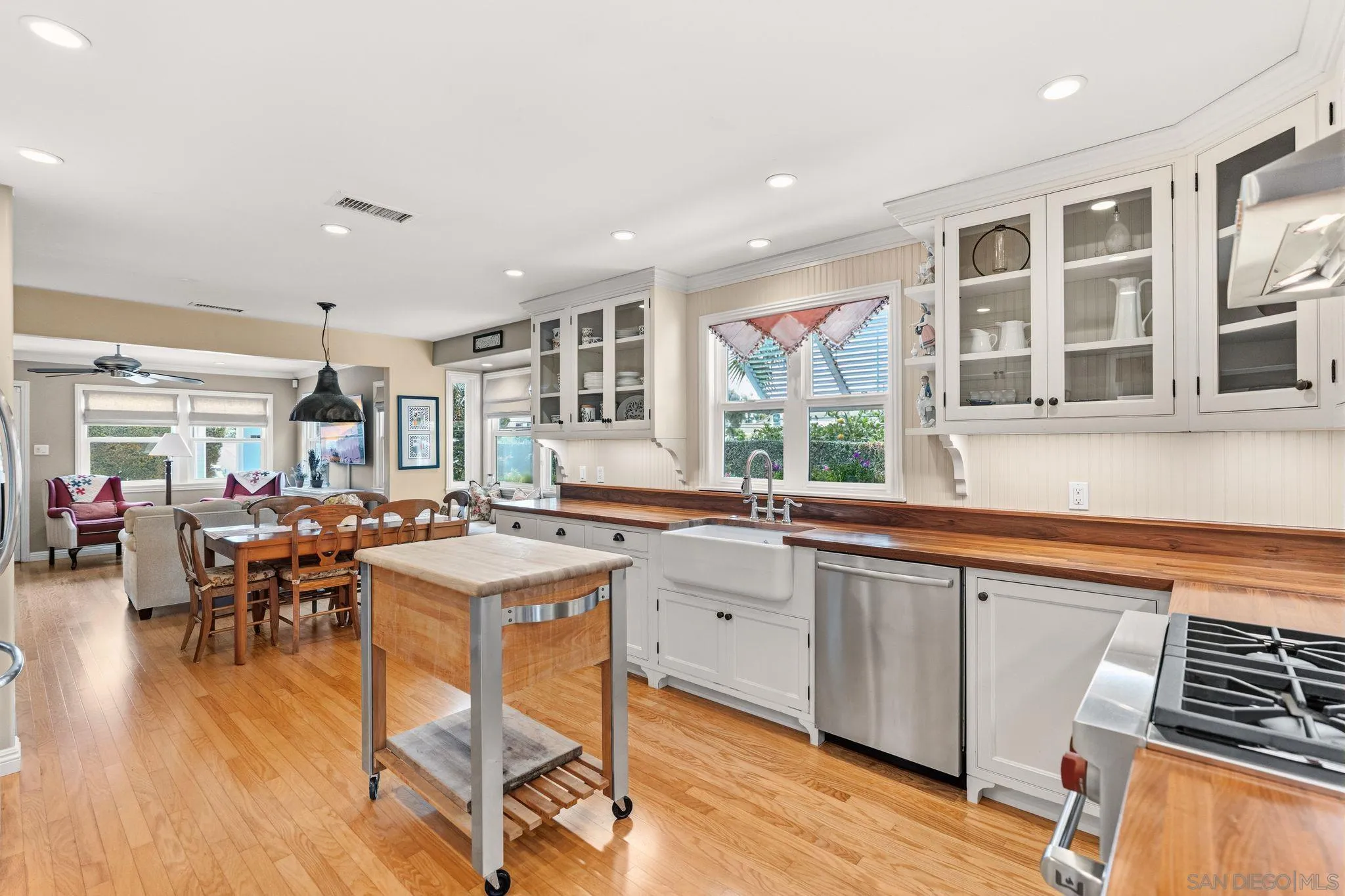 https://cdn.realtyfeed.com/cdn/127/260011323/20d84cbce7d05a73e28a730caa860545.webp