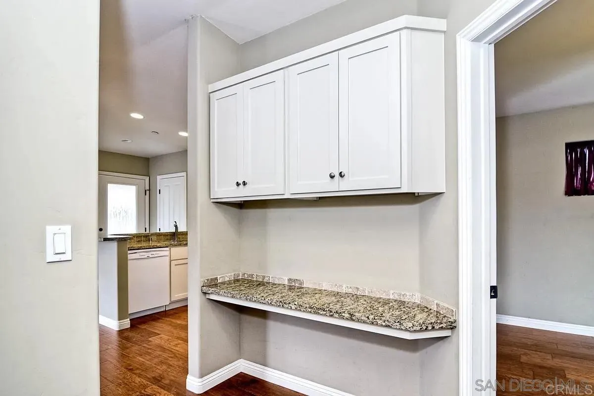 https://cdn.realtyfeed.com/cdn/127/260011323/242600cf64ab67a34c118bde820bc41f.webp