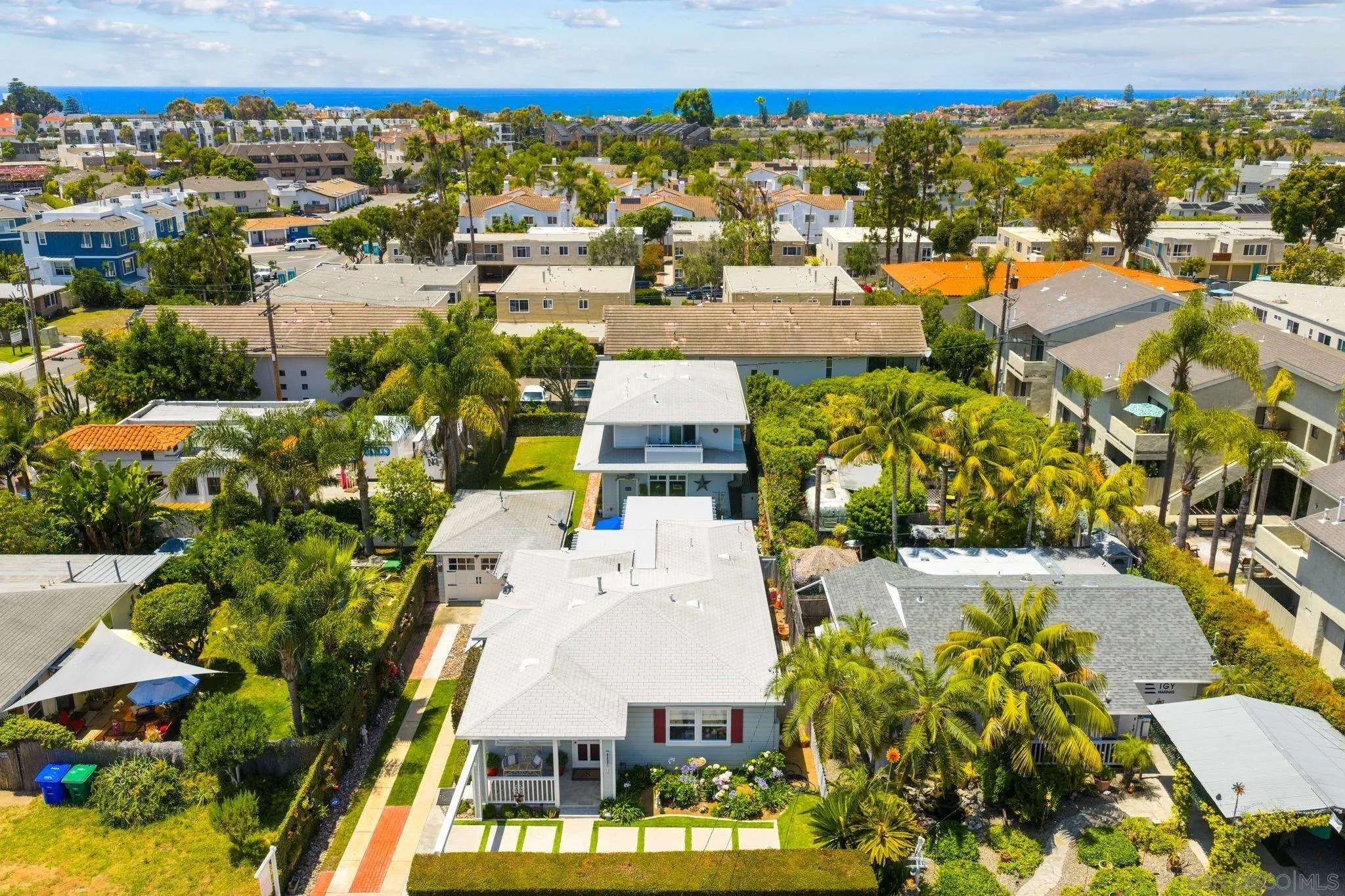 https://cdn.realtyfeed.com/cdn/127/260011323/49b0261f18932d3bede563b7db64a7fb.webp