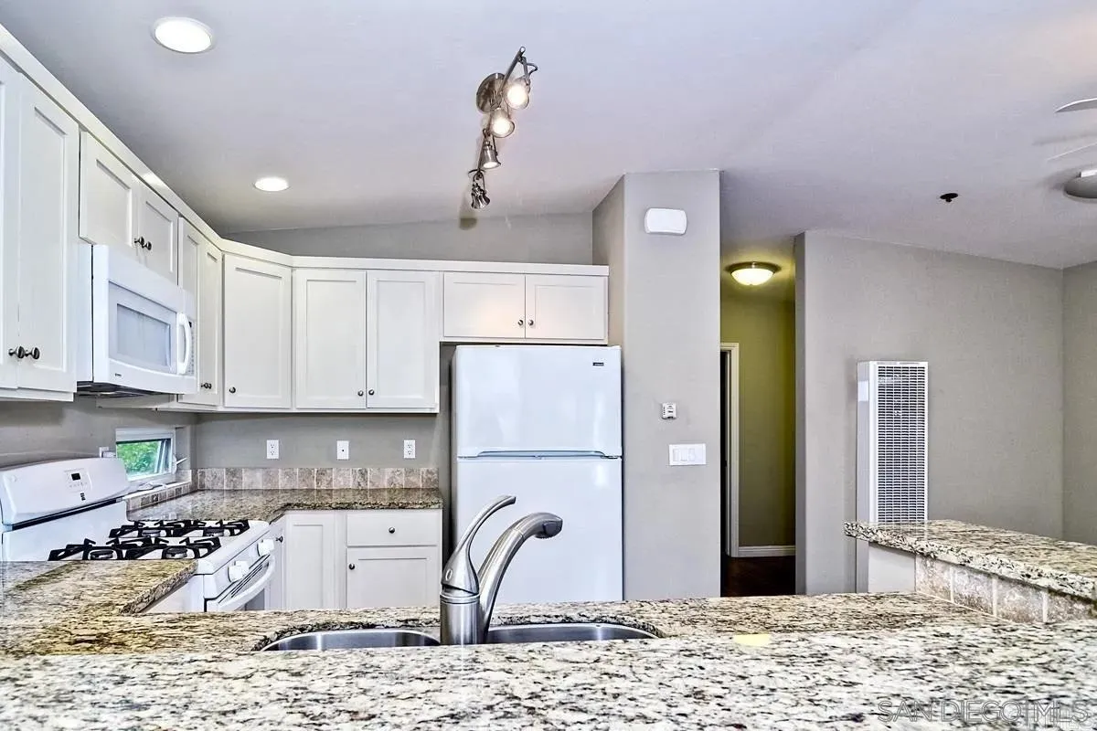 https://cdn.realtyfeed.com/cdn/127/260011323/7680f869a3640fadd361f67eafd69b0d.webp