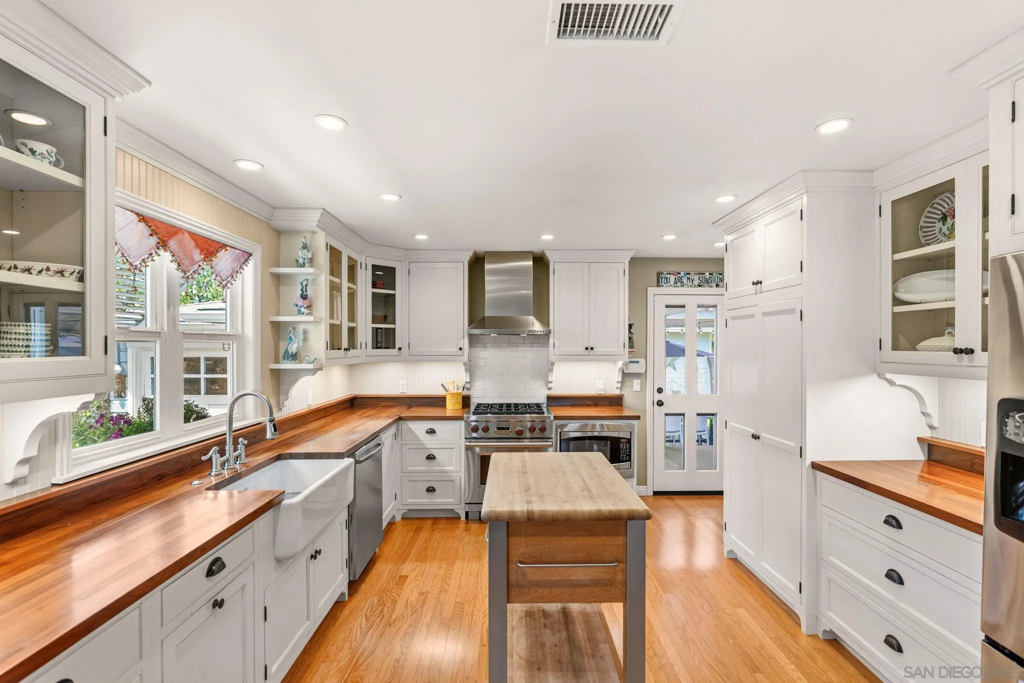 https://cdn.realtyfeed.com/cdn/127/260011323/c6ccd1e572f3a9ee968a0eed79ca96ad.webp