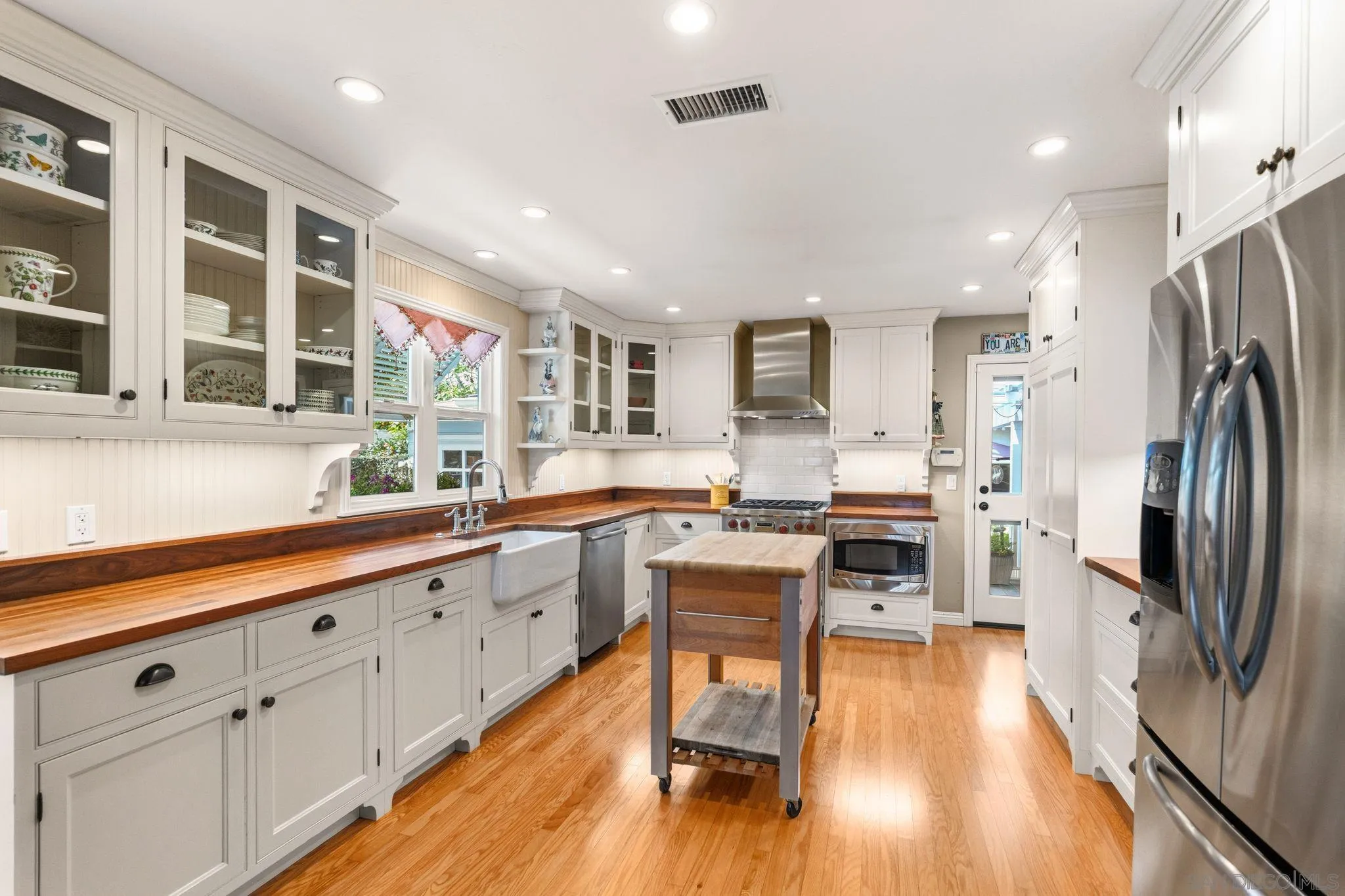 https://cdn.realtyfeed.com/cdn/127/260011323/fdee7451b526421214c5e5b7c1bff3a9.webp