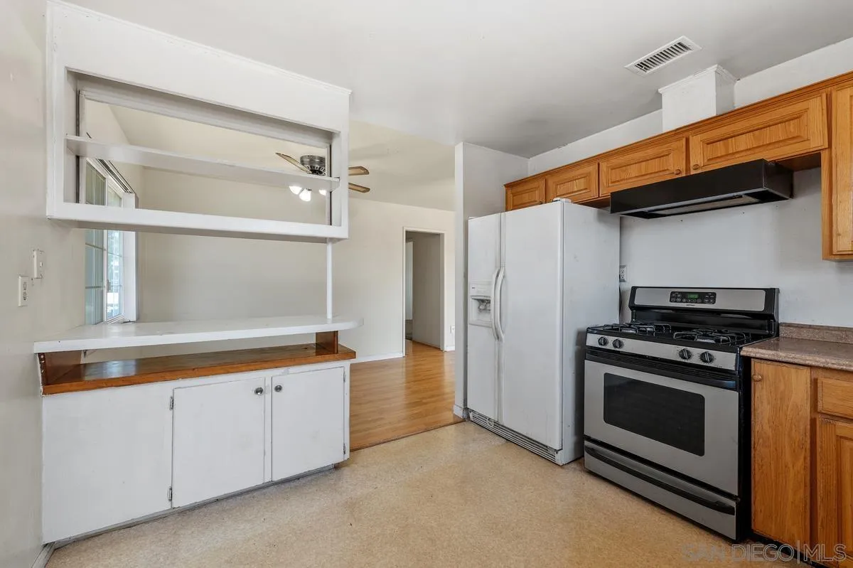 https://cdn.realtyfeed.com/cdn/127/260011324/bc3dcbc95b7781187384d60f044d8012.webp
