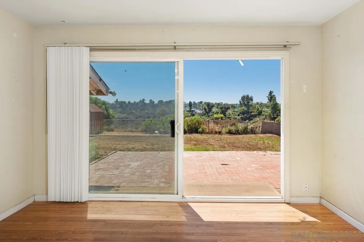 https://cdn.realtyfeed.com/cdn/127/260011324/cb0aa2ed8c3010f805a301eaf0dbeb3b.webp