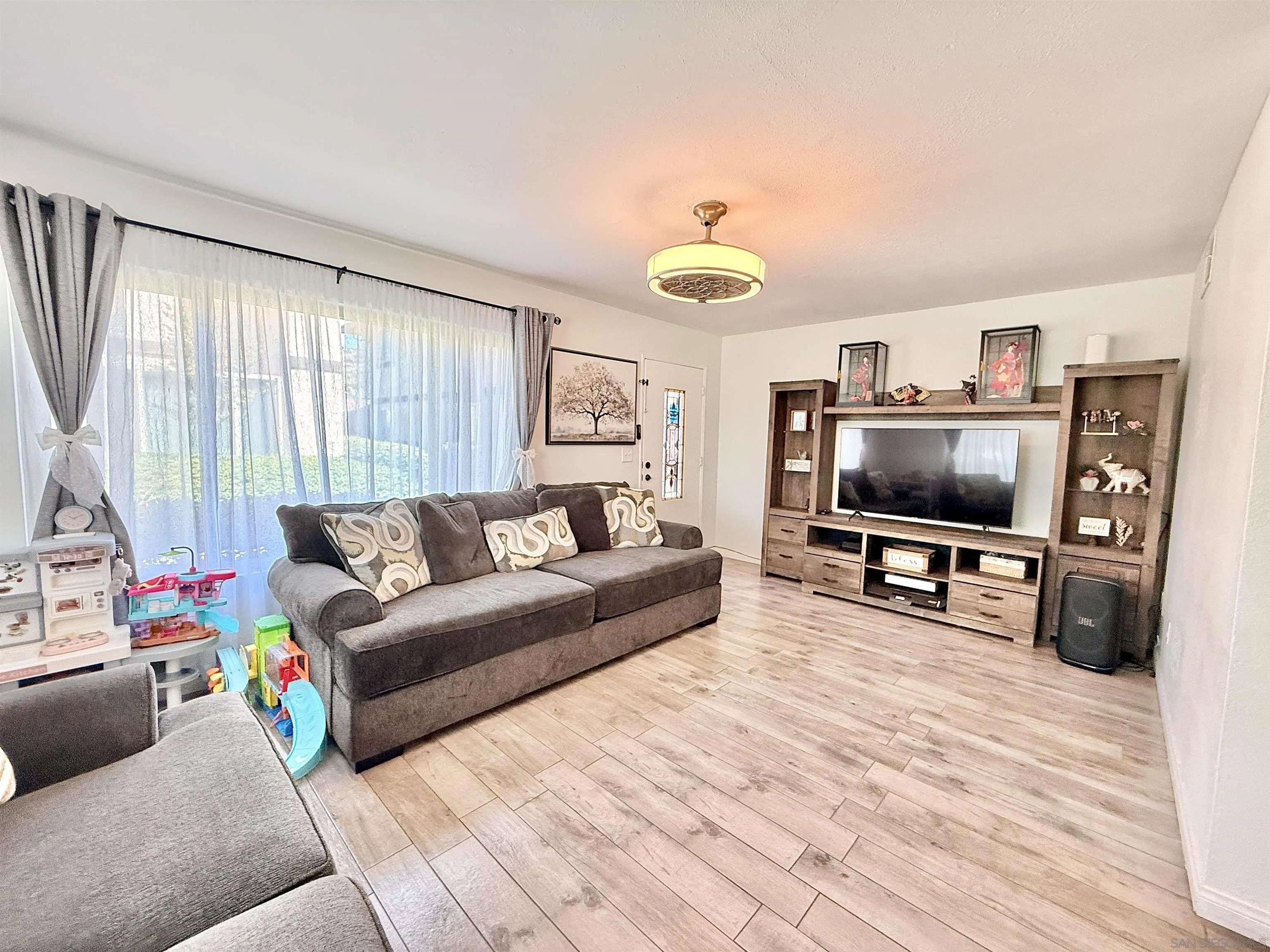 Photo #3: 260011330 Listing: Photo #3