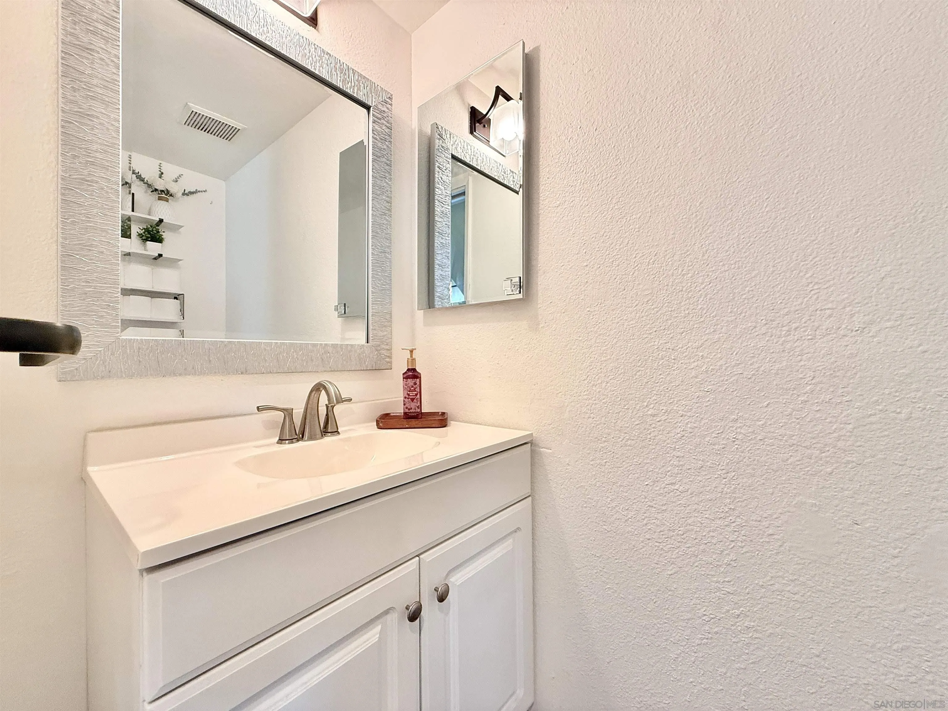 Photo #7: 260011330 Listing: Photo #7