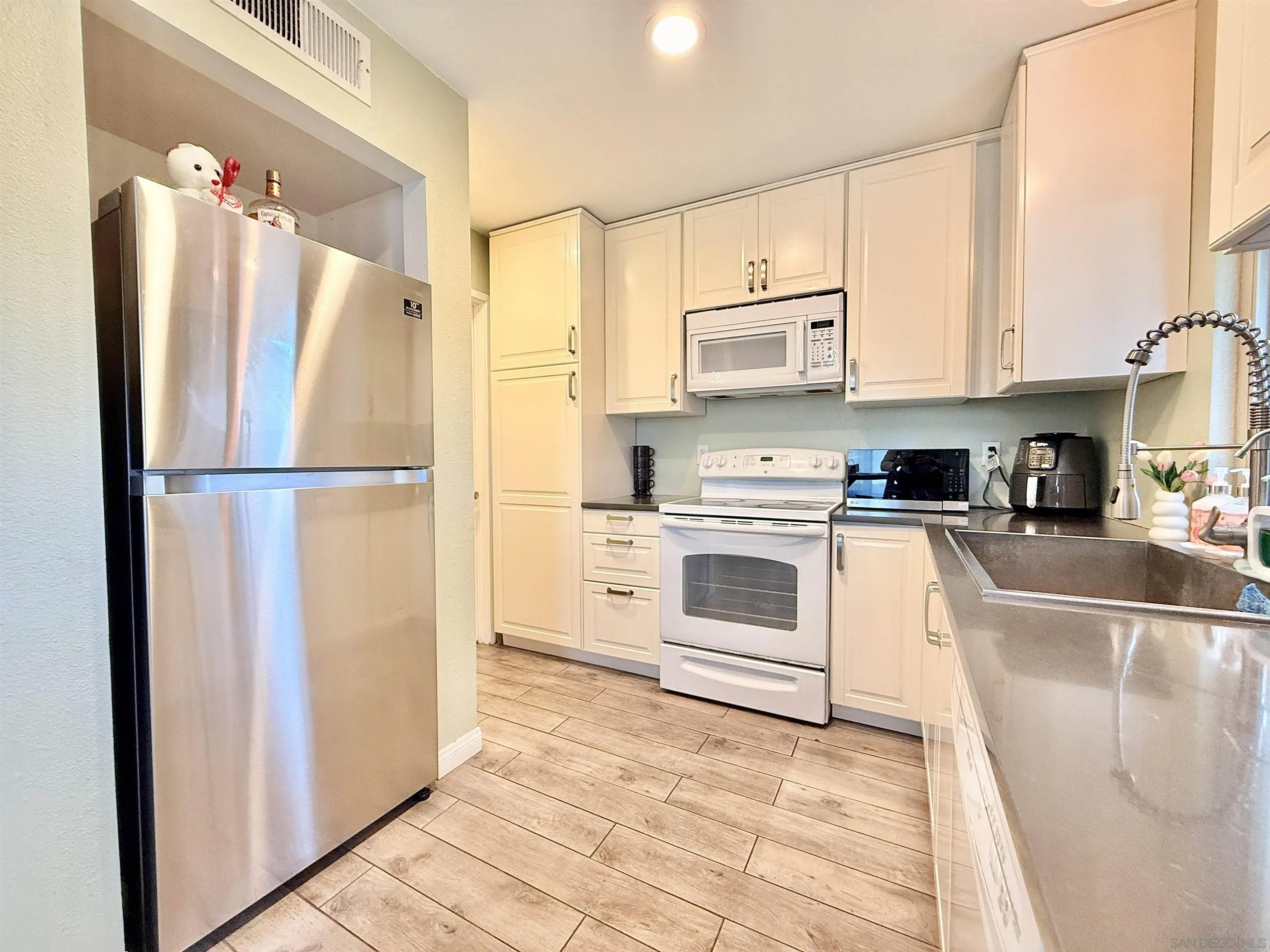 Photo #5: 260011330 Listing: Photo #5