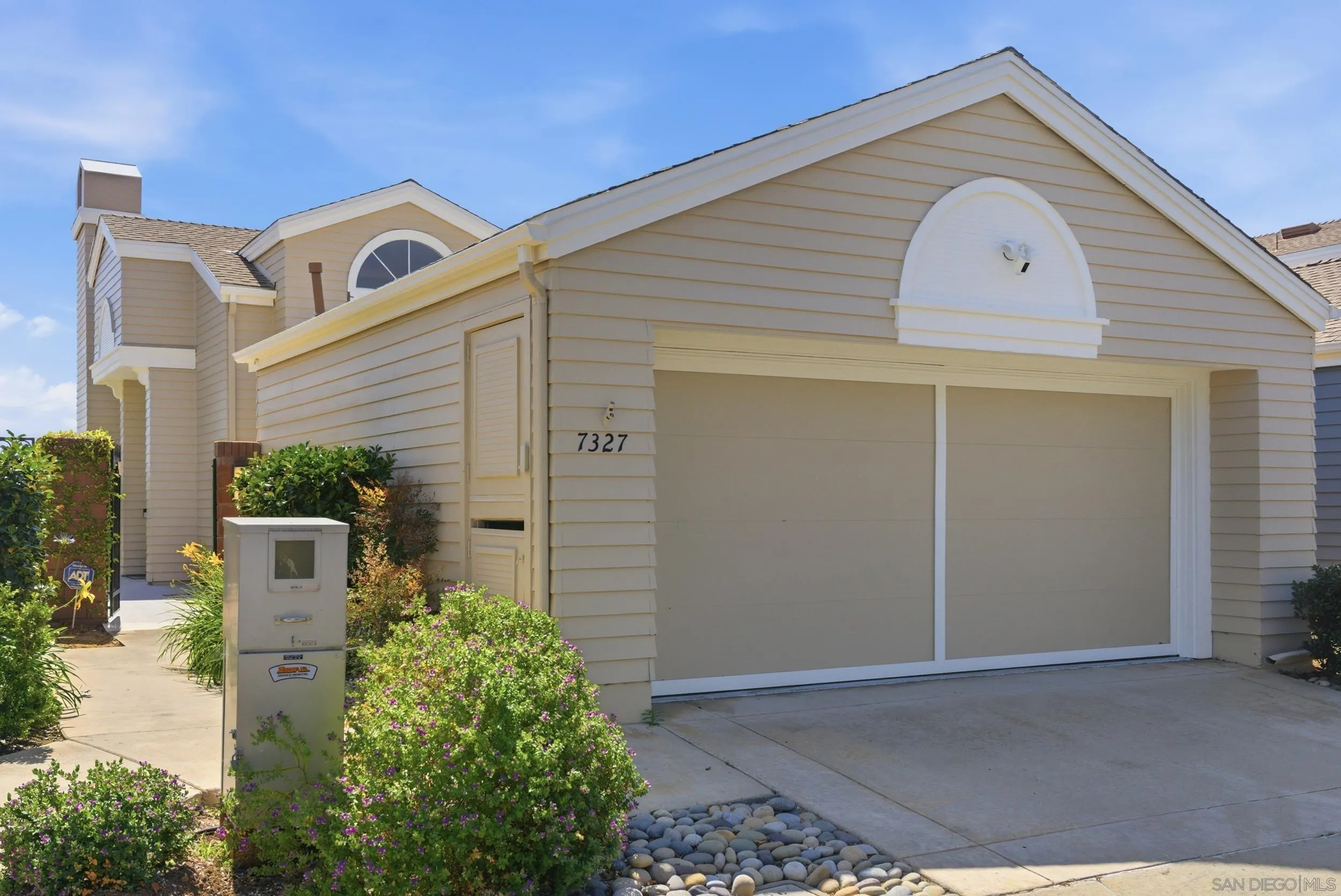 https://cdn.realtyfeed.com/cdn/127/260011334/df7f1de8a5cec23b8a5e3f2894b01a3a.webp