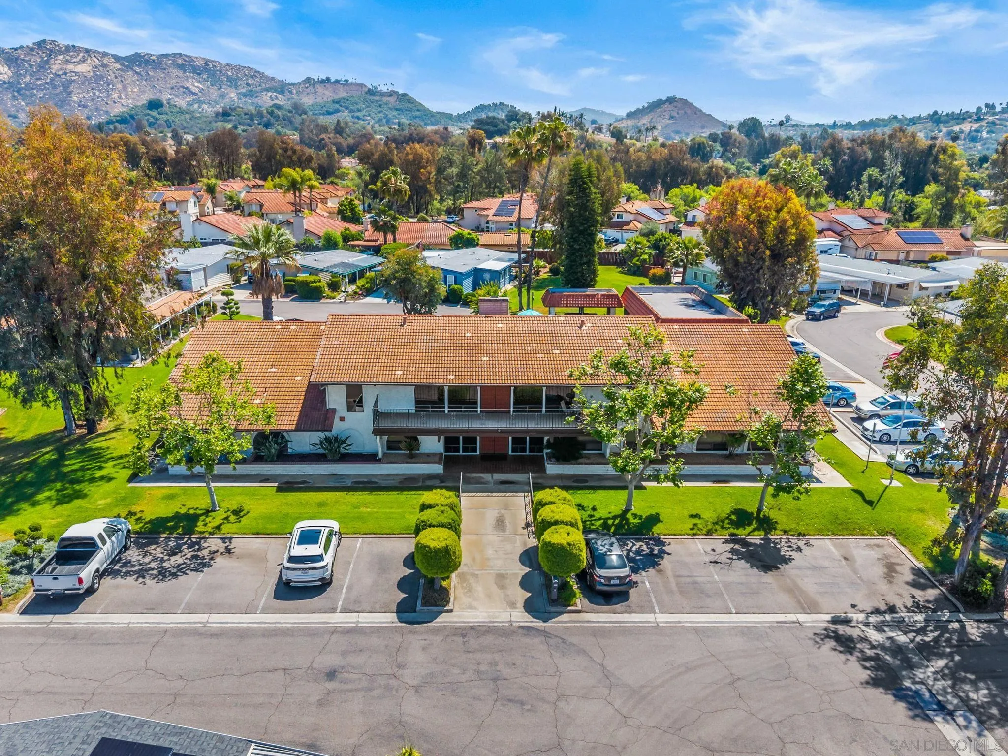 https://cdn.realtyfeed.com/cdn/127/260011336/a7a7cf0e6426a548fcbf8fc61292452c.webp