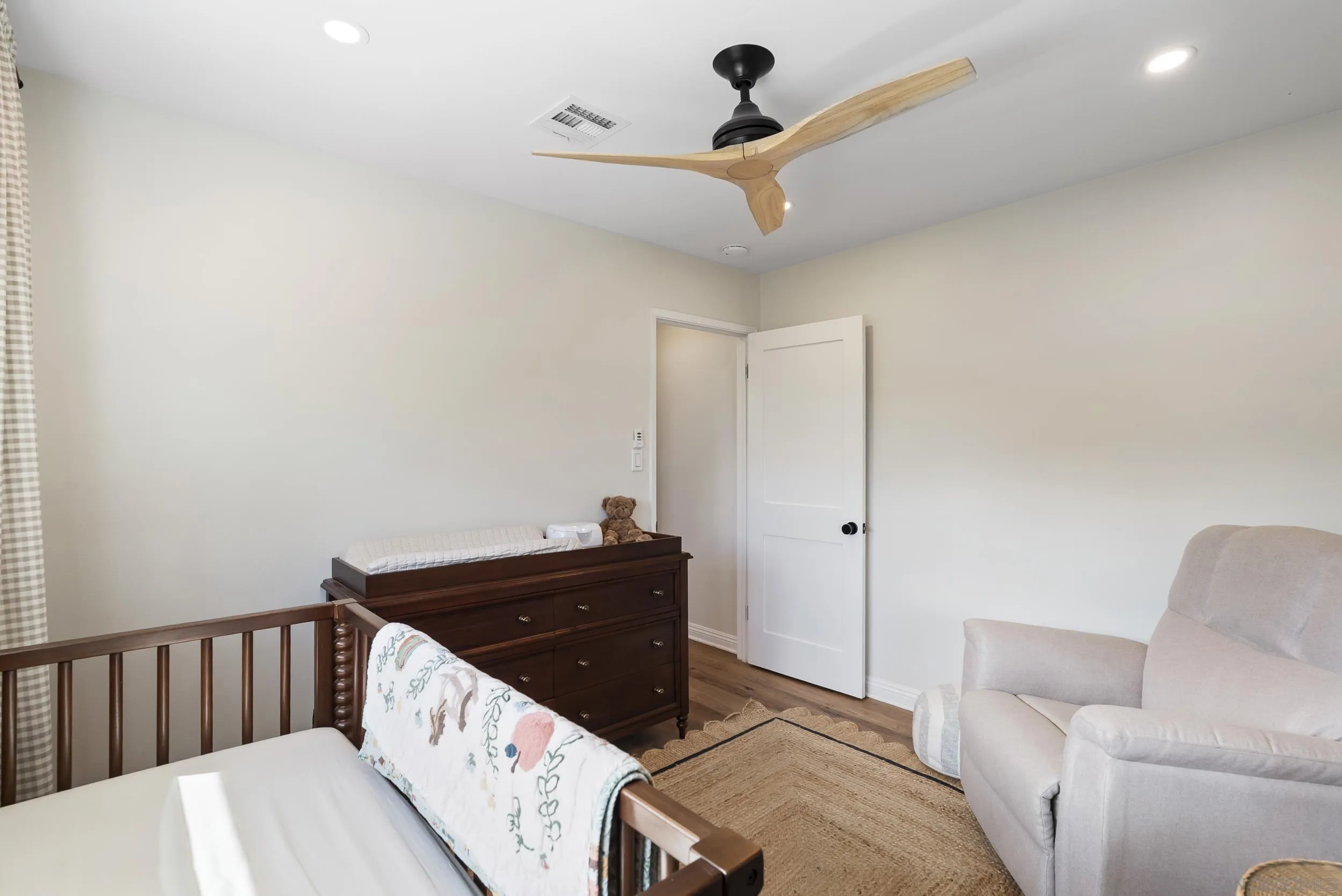 https://cdn.realtyfeed.com/cdn/127/260011337/5065f872c50edfa5d421f49855e0175c.webp
