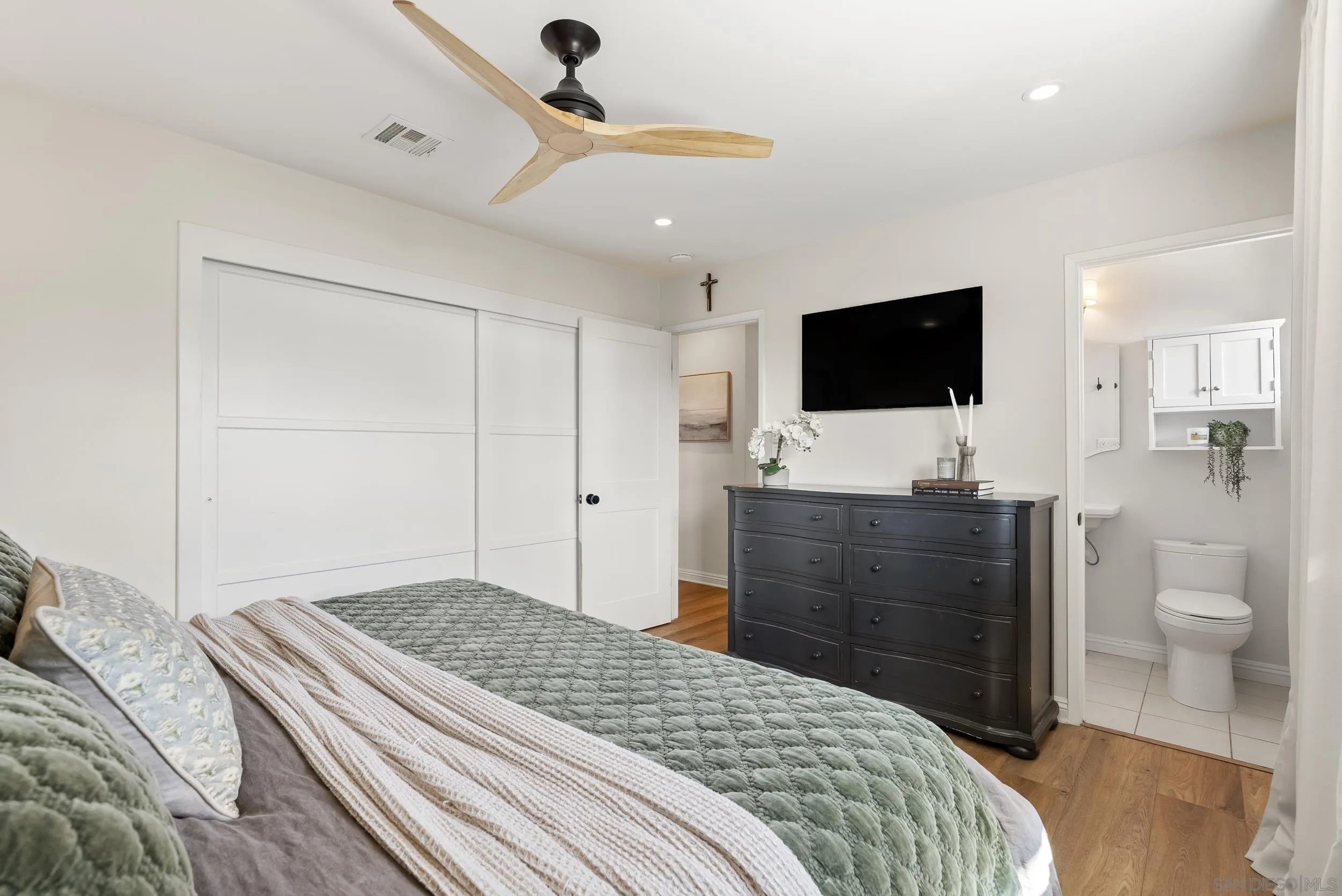 https://cdn.realtyfeed.com/cdn/127/260011337/5e4edf365f6e7126ab582d2373540520.webp