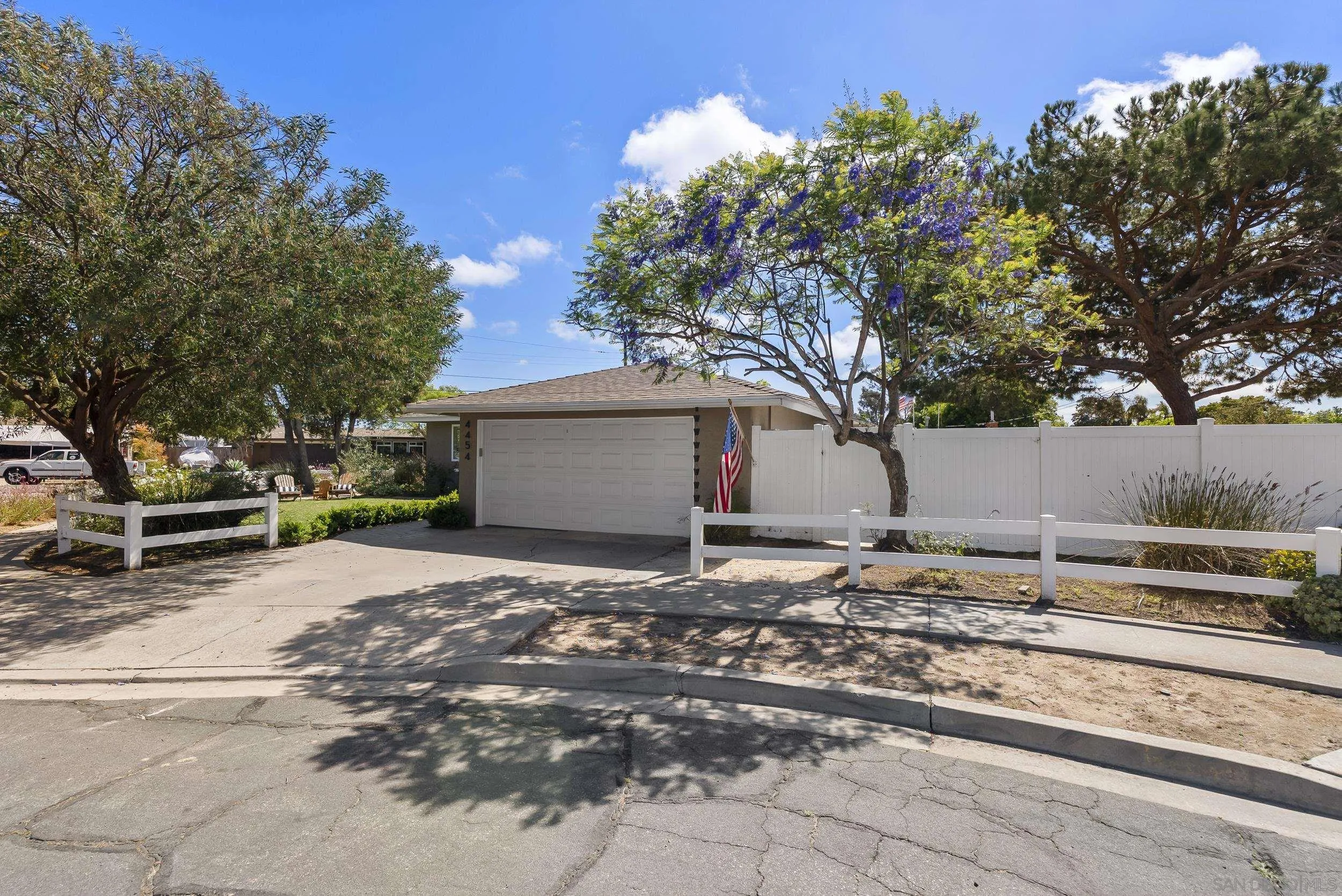 https://cdn.realtyfeed.com/cdn/127/260011337/c602bc1897160a55b9e9937323d9b8d4.webp