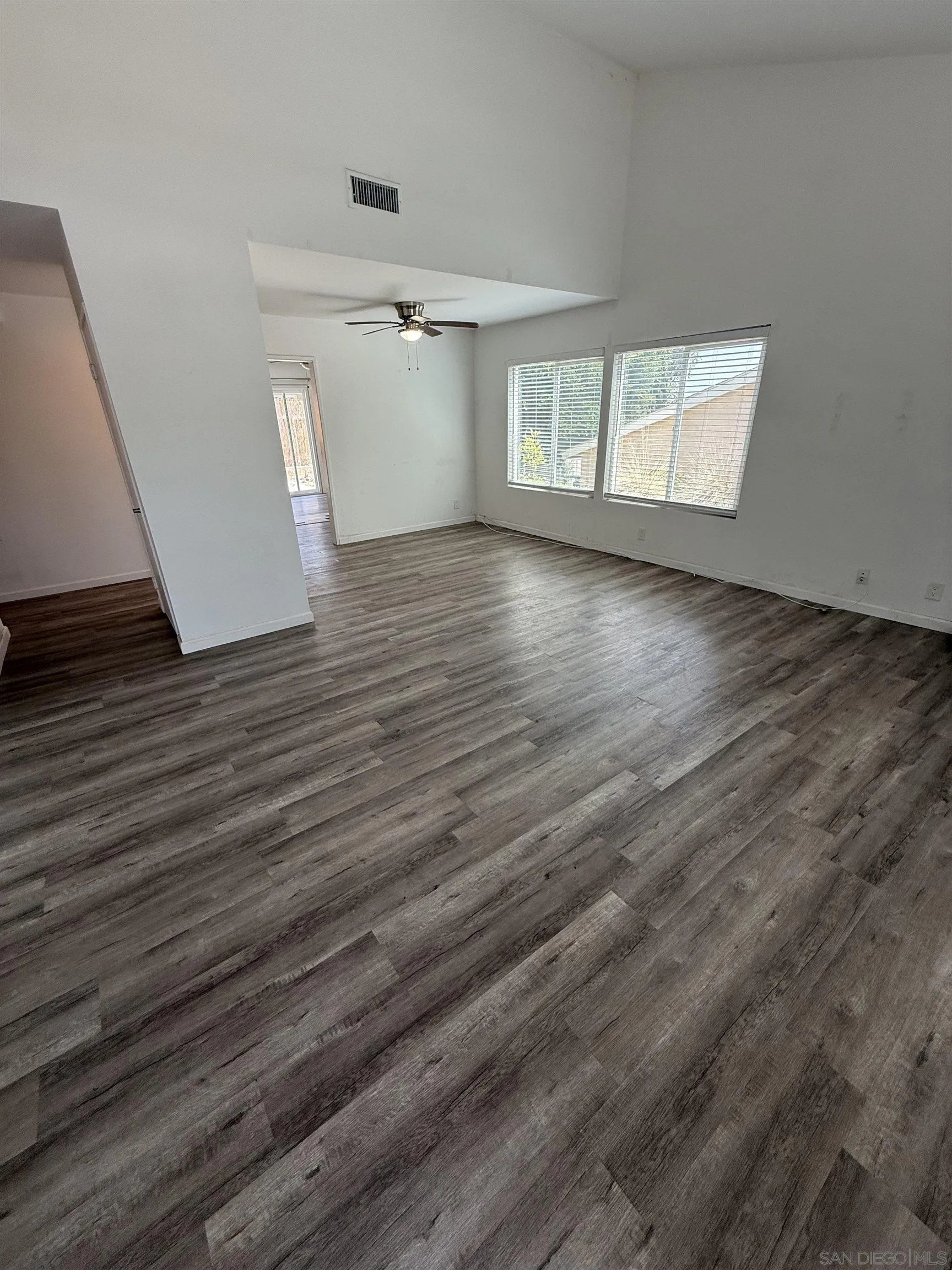 https://cdn.realtyfeed.com/cdn/127/260011340/378f8971d1b969b90bb5d09bd69804f6.webp