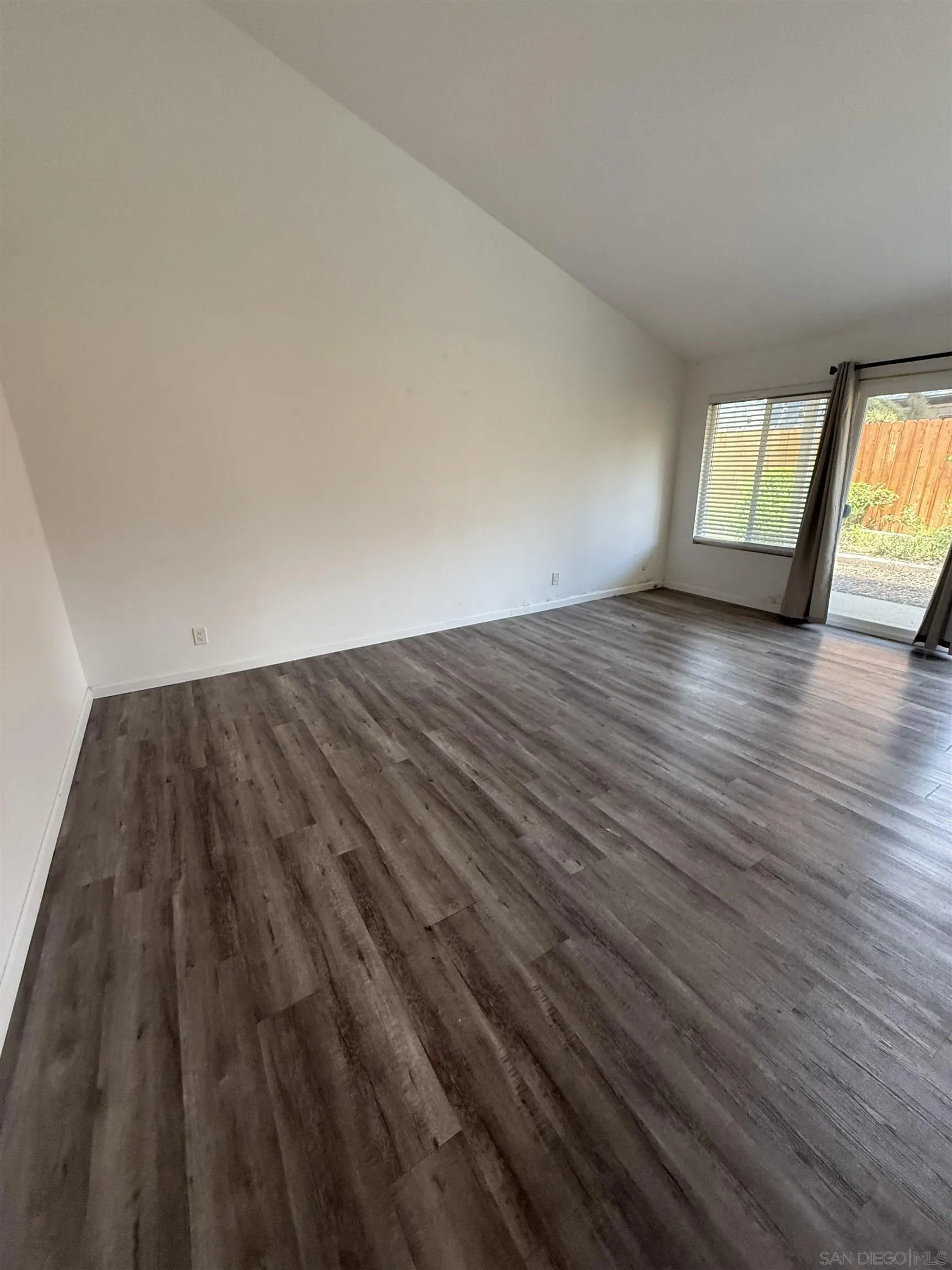 https://cdn.realtyfeed.com/cdn/127/260011340/f566a9e648ba8e3ebbd70d18261d7bee.webp