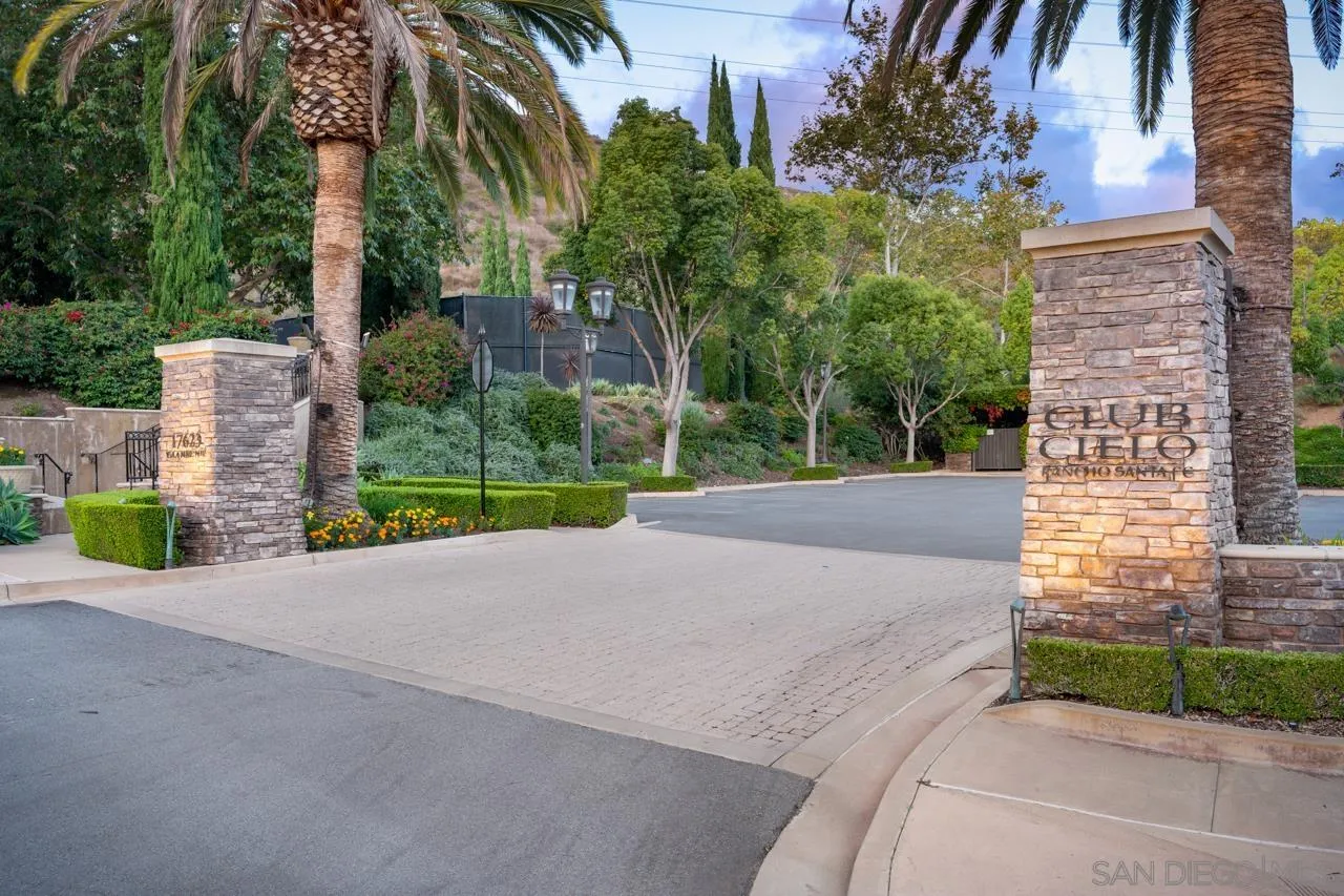 https://cdn.realtyfeed.com/cdn/127/260011341/61ff6f70f7bcea0401d00737c29273d1.webp
