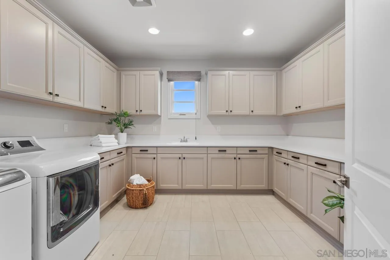 https://cdn.realtyfeed.com/cdn/127/260011341/e7f84c2ae6b001b1dfa2cb4aafe03e81.webp