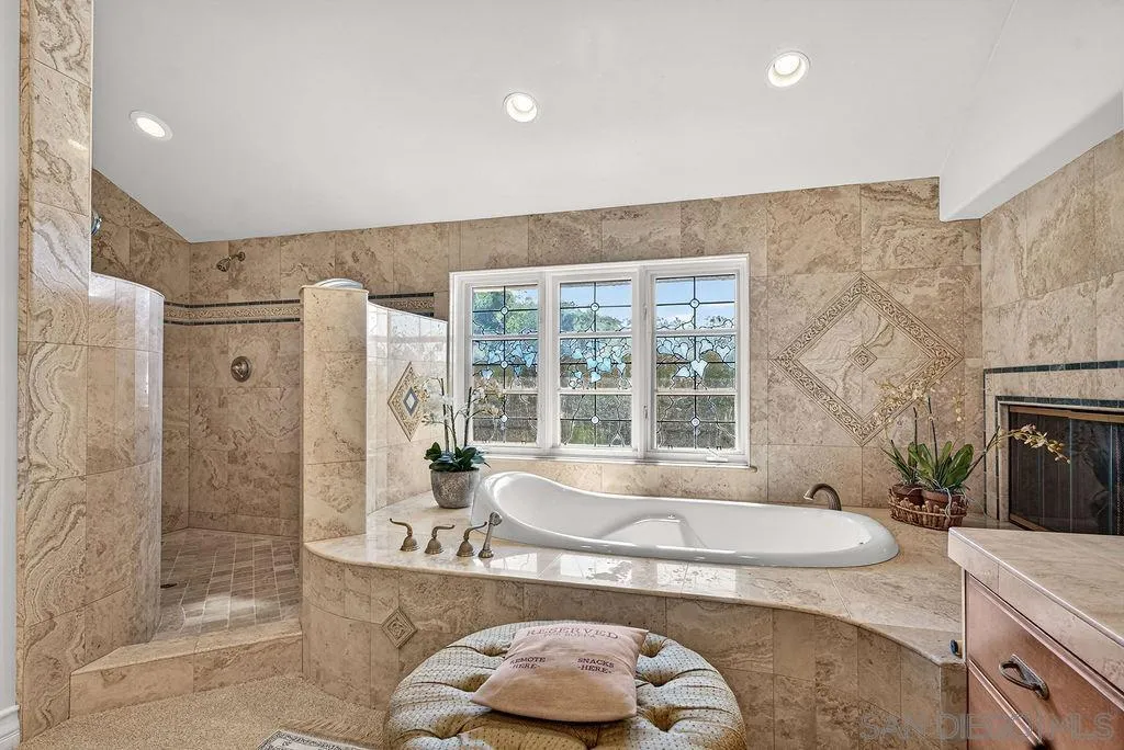 https://cdn.realtyfeed.com/cdn/127/260011346/f6e47b9f66960ac90f090aa5ad2c082c.webp