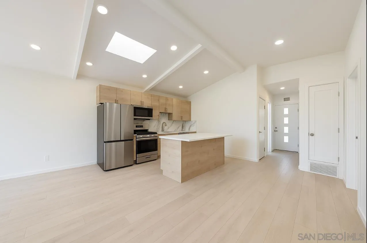 https://cdn.realtyfeed.com/cdn/127/260011347/31075d32b7c894af60bc8c4a8da4ab53.webp