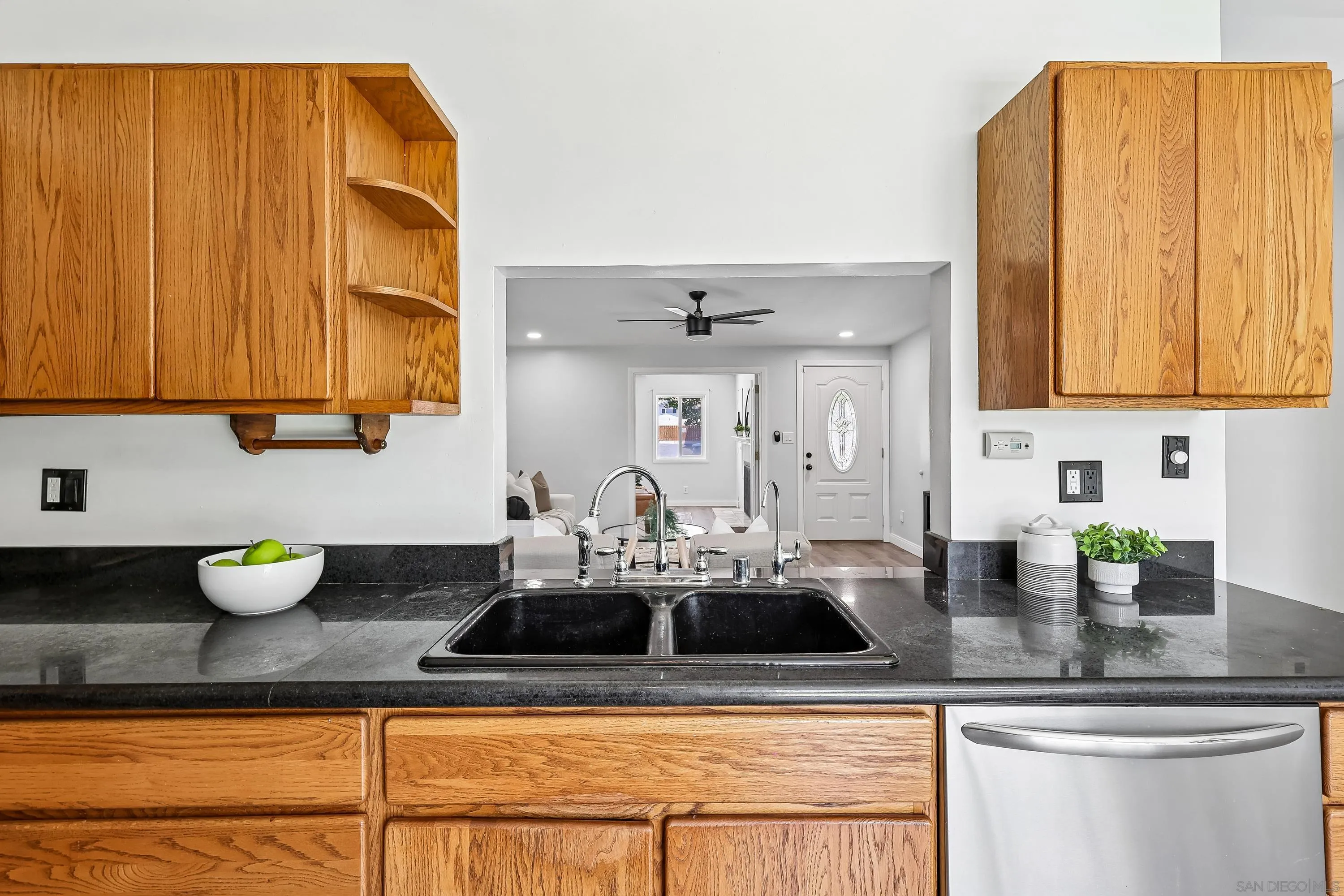 https://cdn.realtyfeed.com/cdn/127/260011350/034fad69f85a095a51dda2408c5e8aa4.webp
