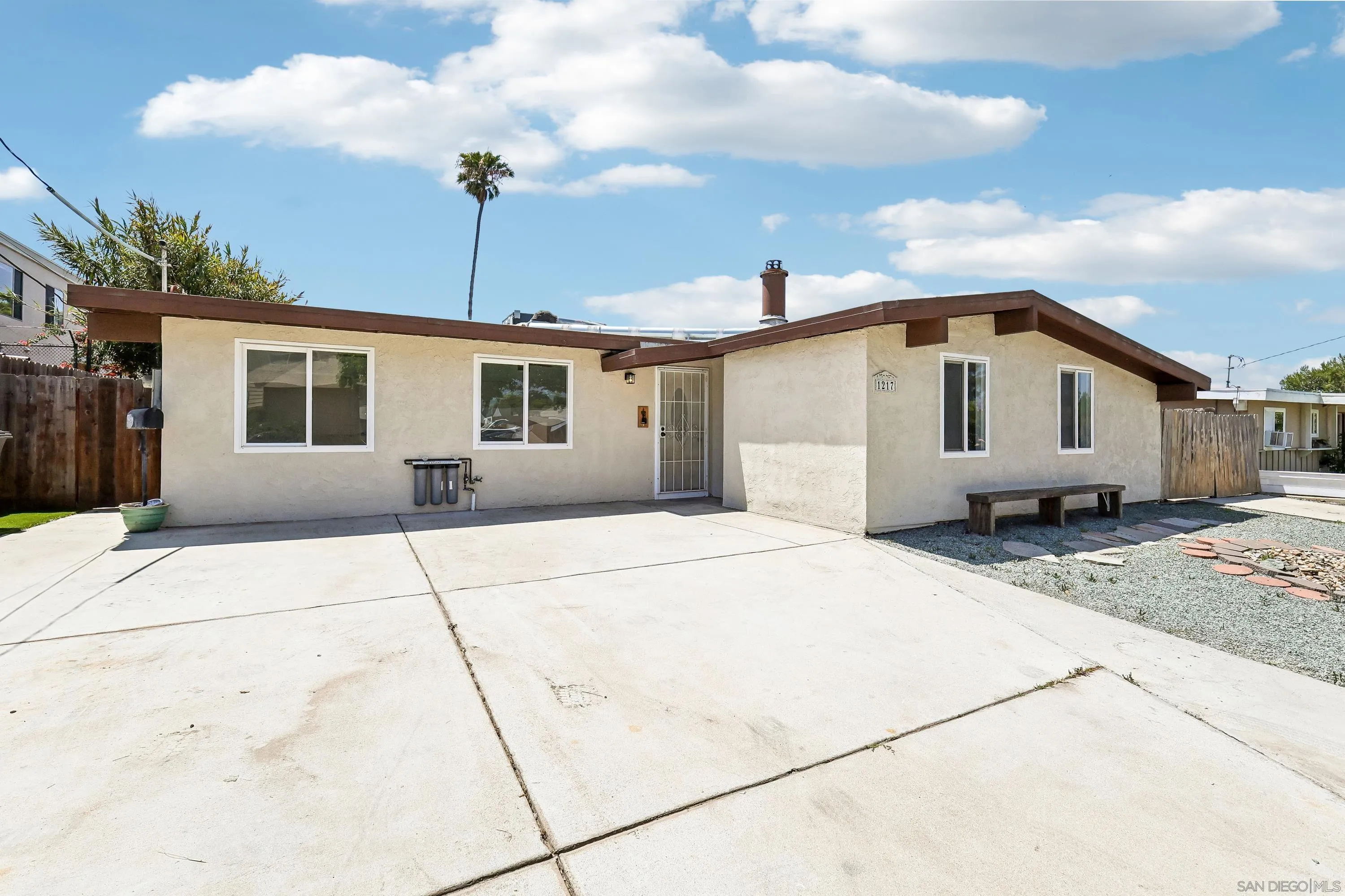 https://cdn.realtyfeed.com/cdn/127/260011350/073ff70ead19bdd65807786e66f011af.webp