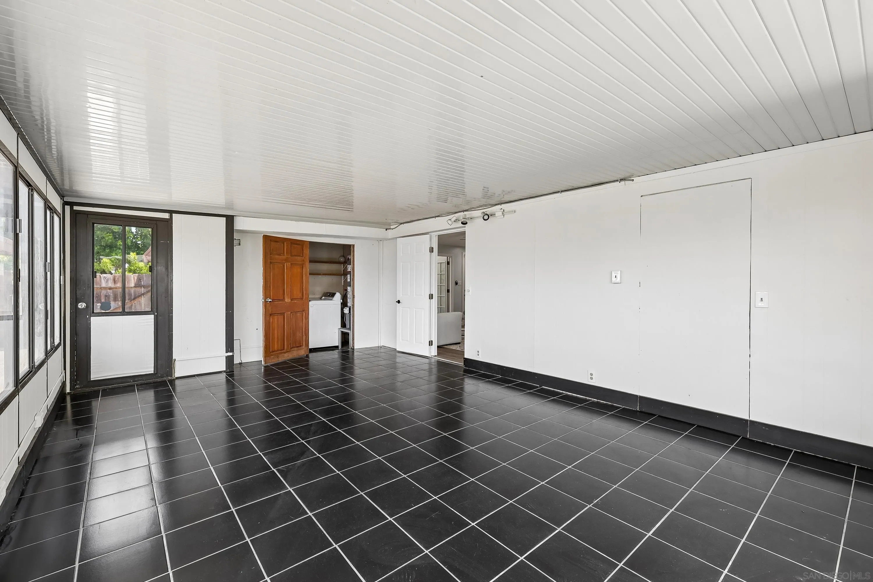 https://cdn.realtyfeed.com/cdn/127/260011350/156c820370a816a7aa3dd7bada131f6f.webp