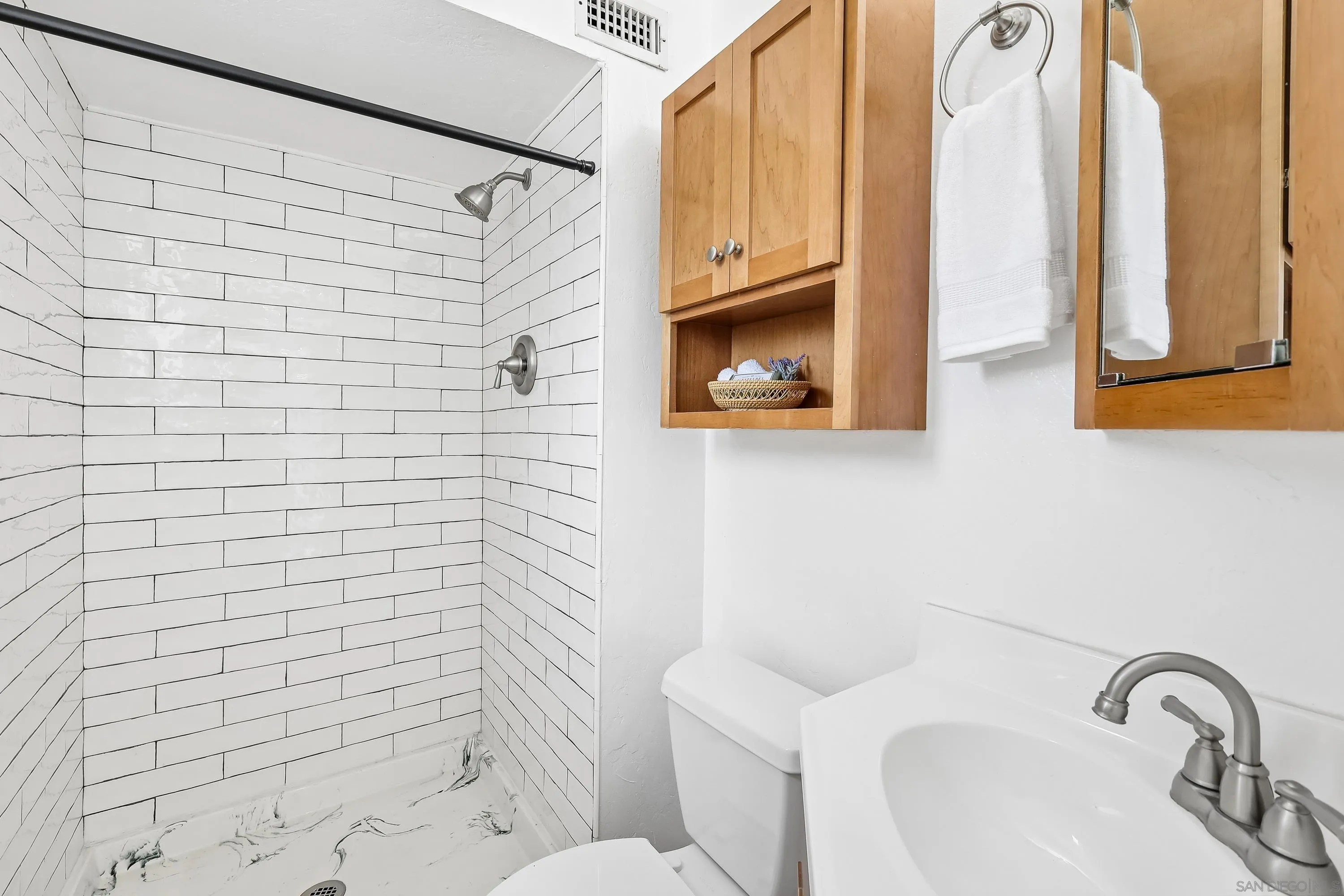 https://cdn.realtyfeed.com/cdn/127/260011350/2f076da475d28b9e2398818acc717e22.webp