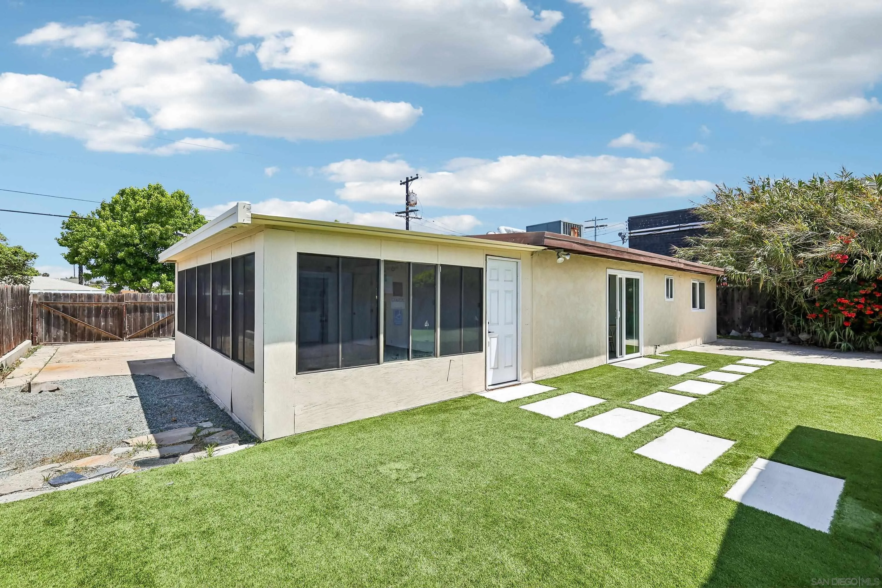 https://cdn.realtyfeed.com/cdn/127/260011350/6ea2d648ad0bbad11f659ad70d3c0b32.webp