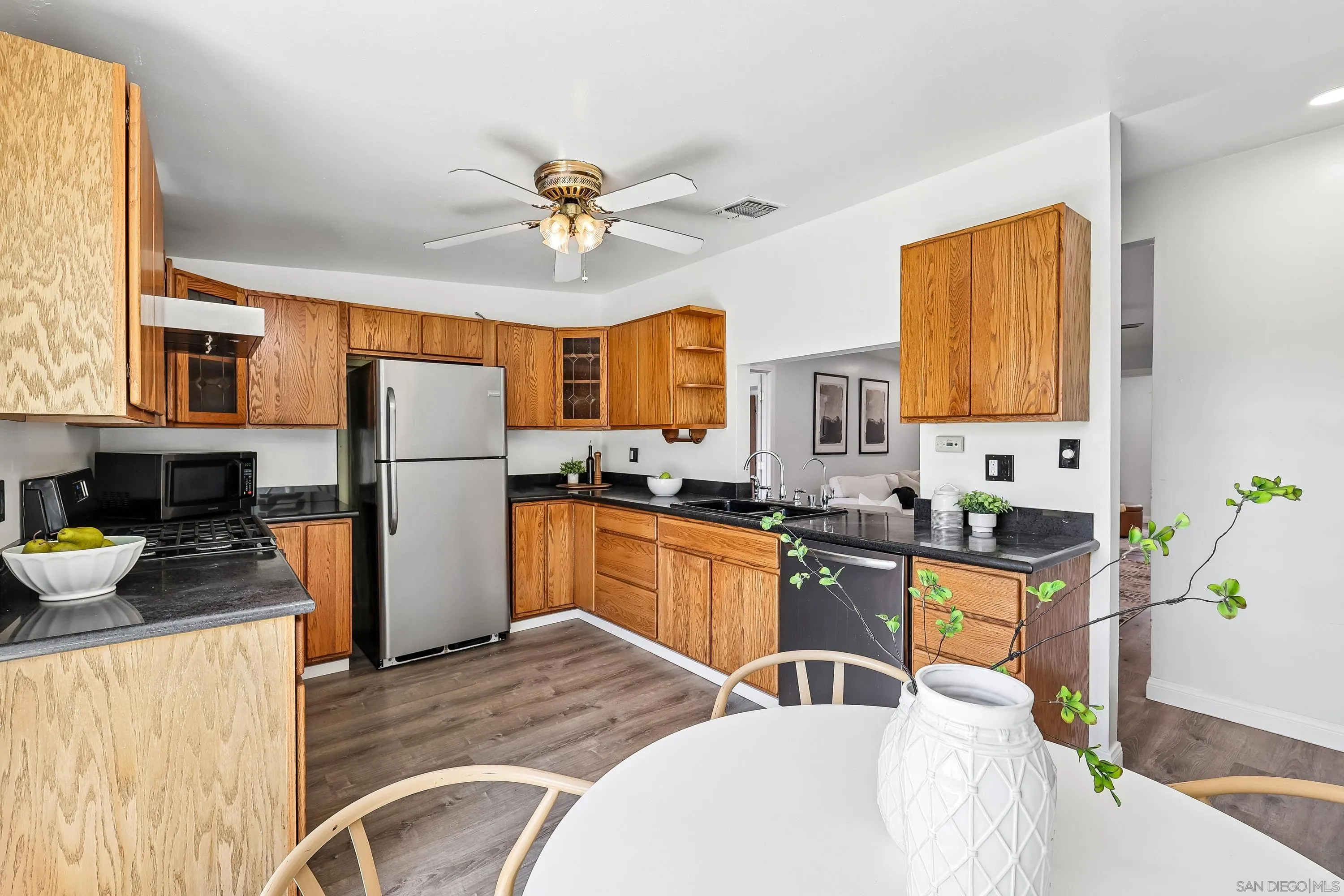 https://cdn.realtyfeed.com/cdn/127/260011350/91de7e0203020308ef8e540bf8d92f53.webp