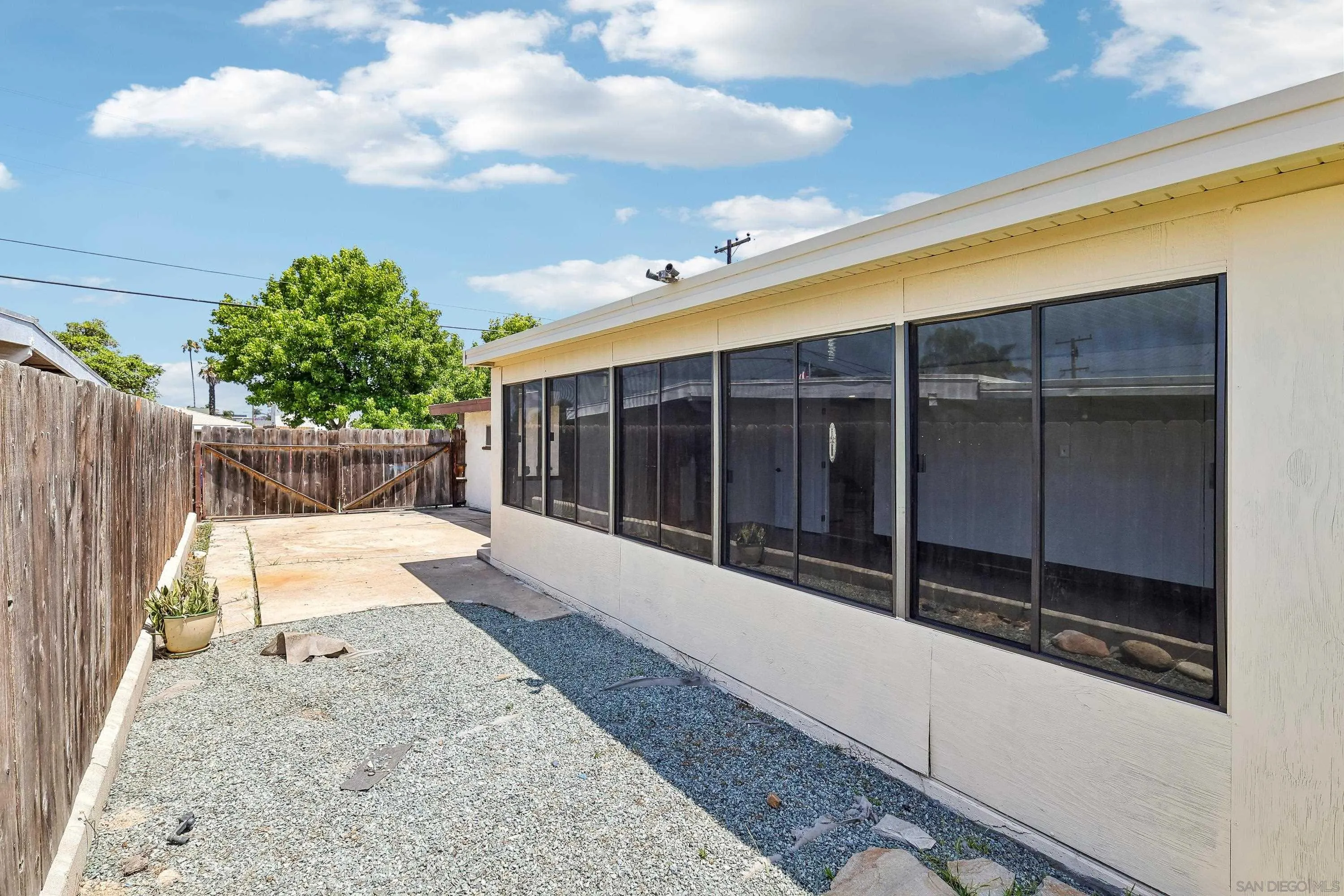 https://cdn.realtyfeed.com/cdn/127/260011350/964d9f3b0d02848ecef42416f523a978.webp