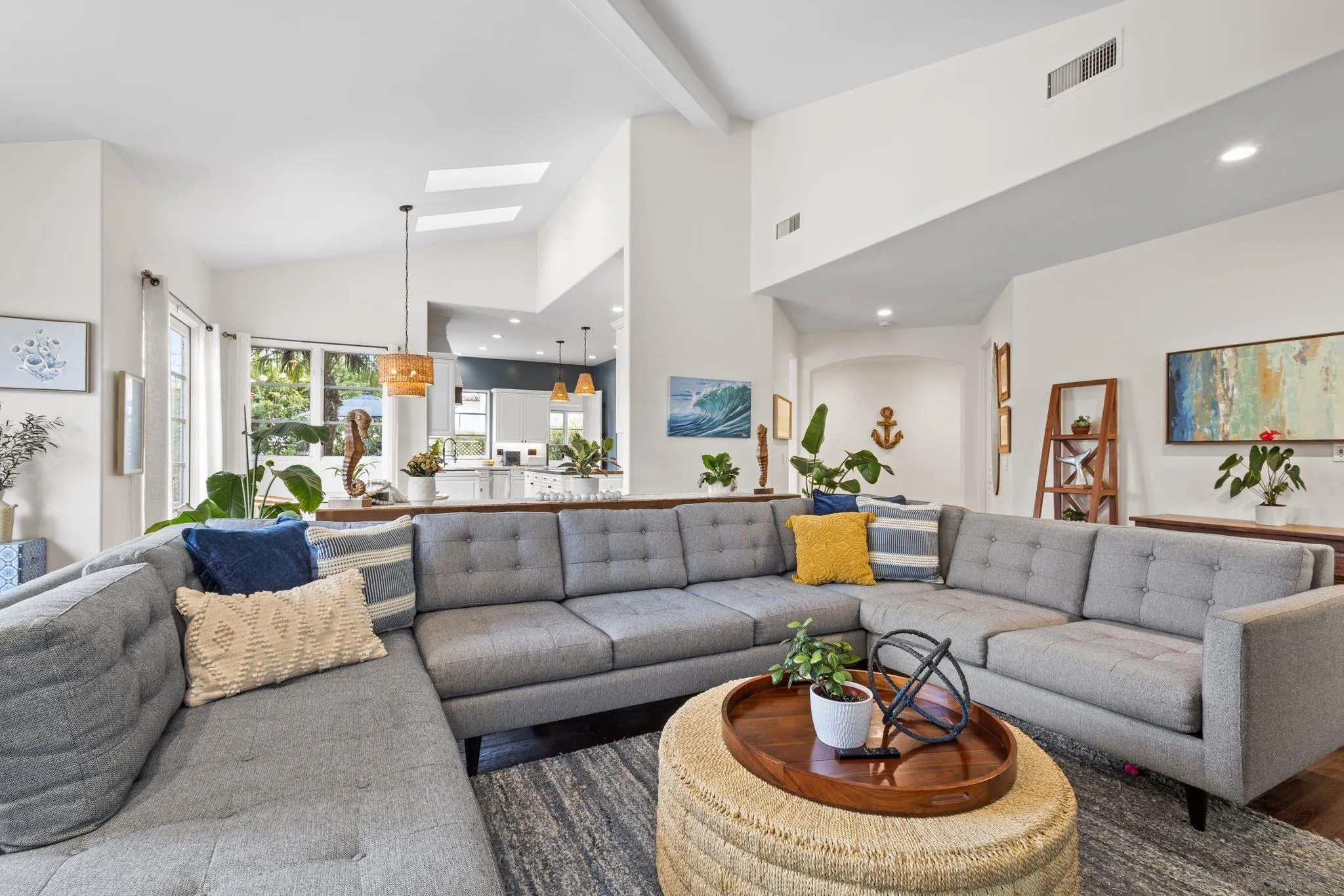 https://cdn.realtyfeed.com/cdn/127/260011351/1fb5dcc467329e76bdc3775e6d1062d5.webp
