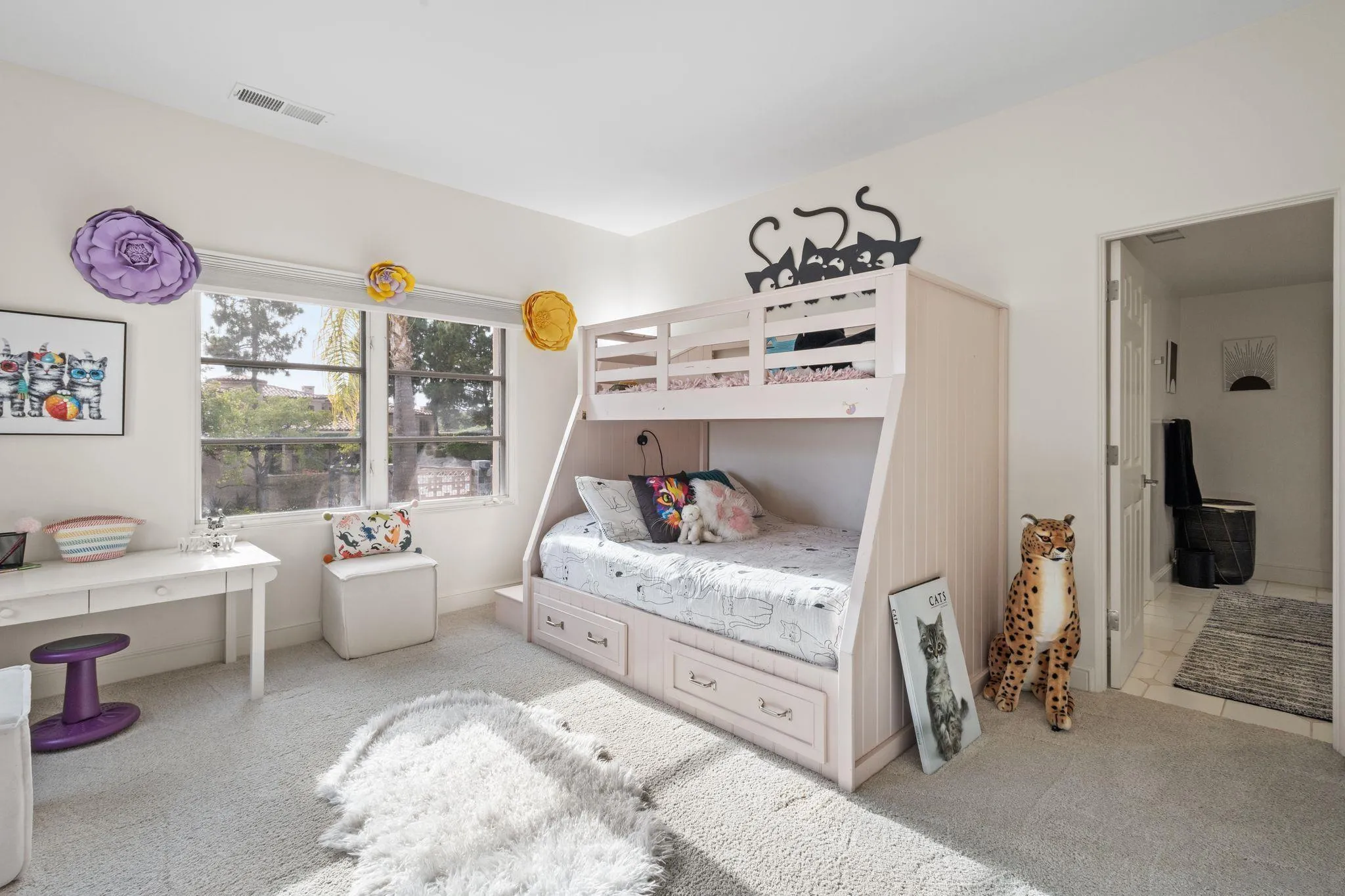https://cdn.realtyfeed.com/cdn/127/260011351/6d878026e894577f78c5b1a7ddb2cbc8.webp